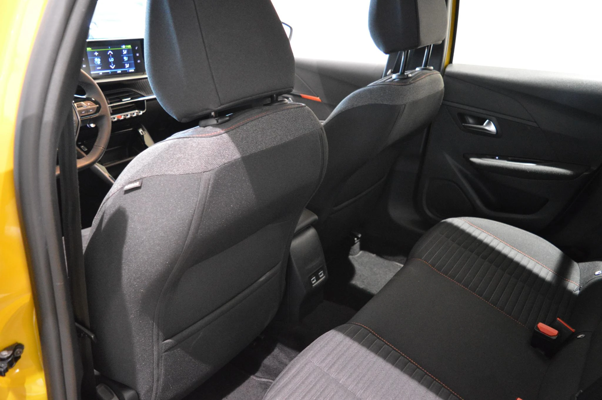 Peugeot-e-208-image-10