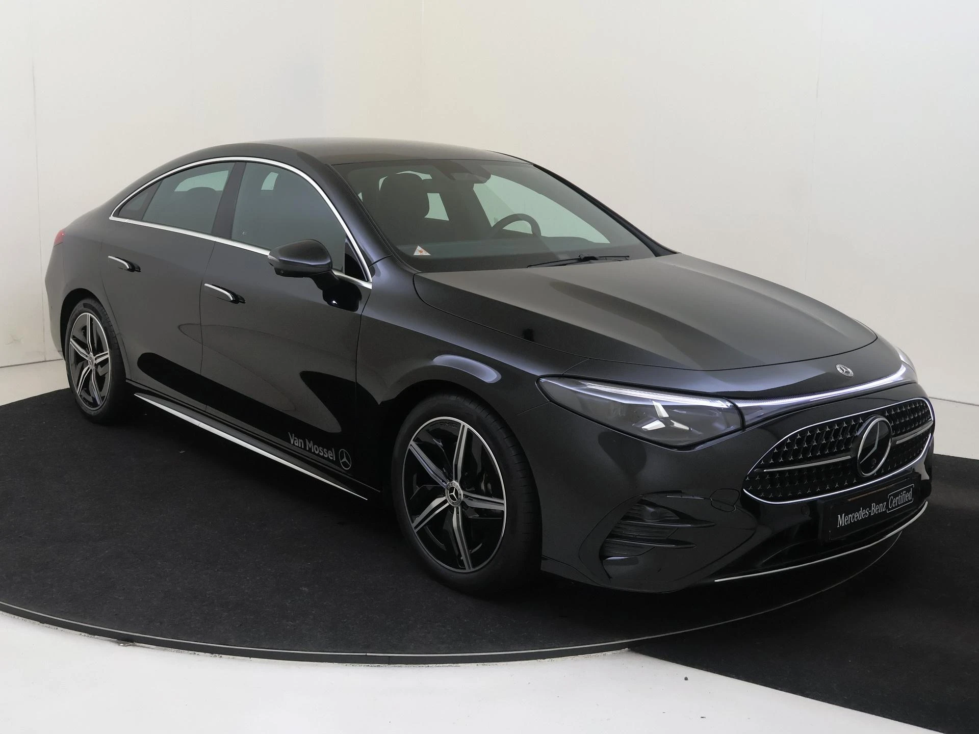 Mercedes-Benz-CLA-image-1