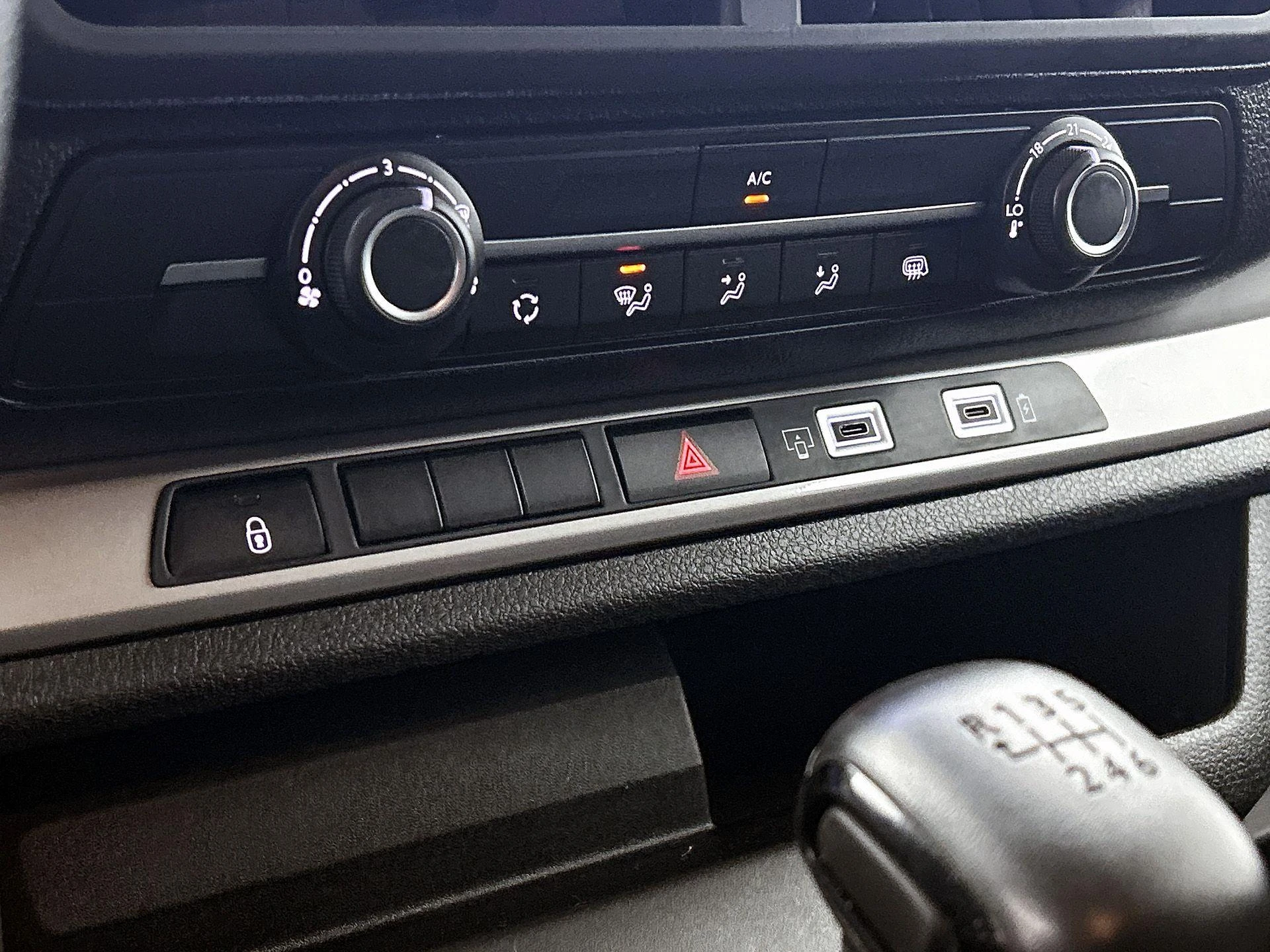 Opel-Vivaro-image-17
