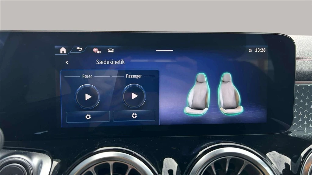 Mercedes-Benz-EQB-image-17