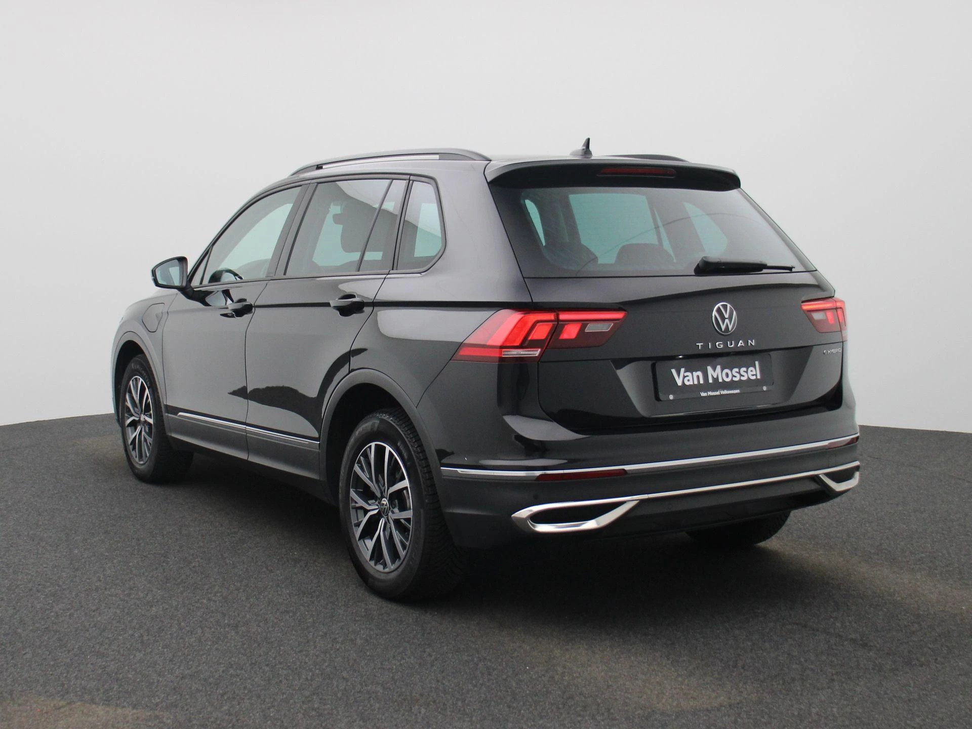 Volkswagen-Tiguan-image-1