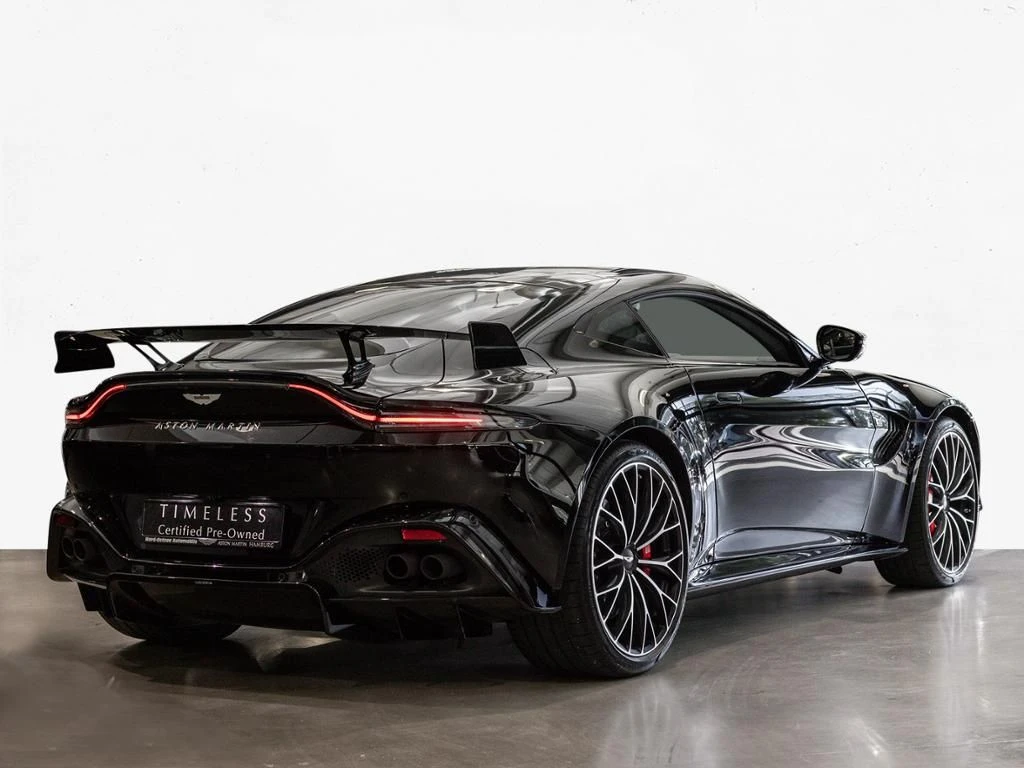 Aston Martin-V8 Vantage-image-15