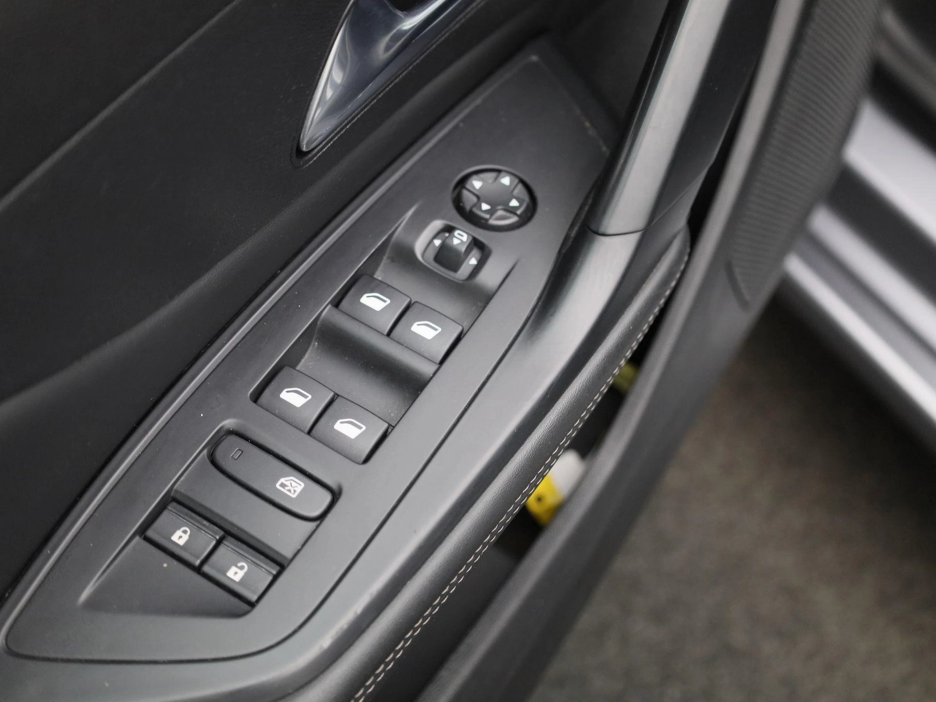 Peugeot-308-image-25