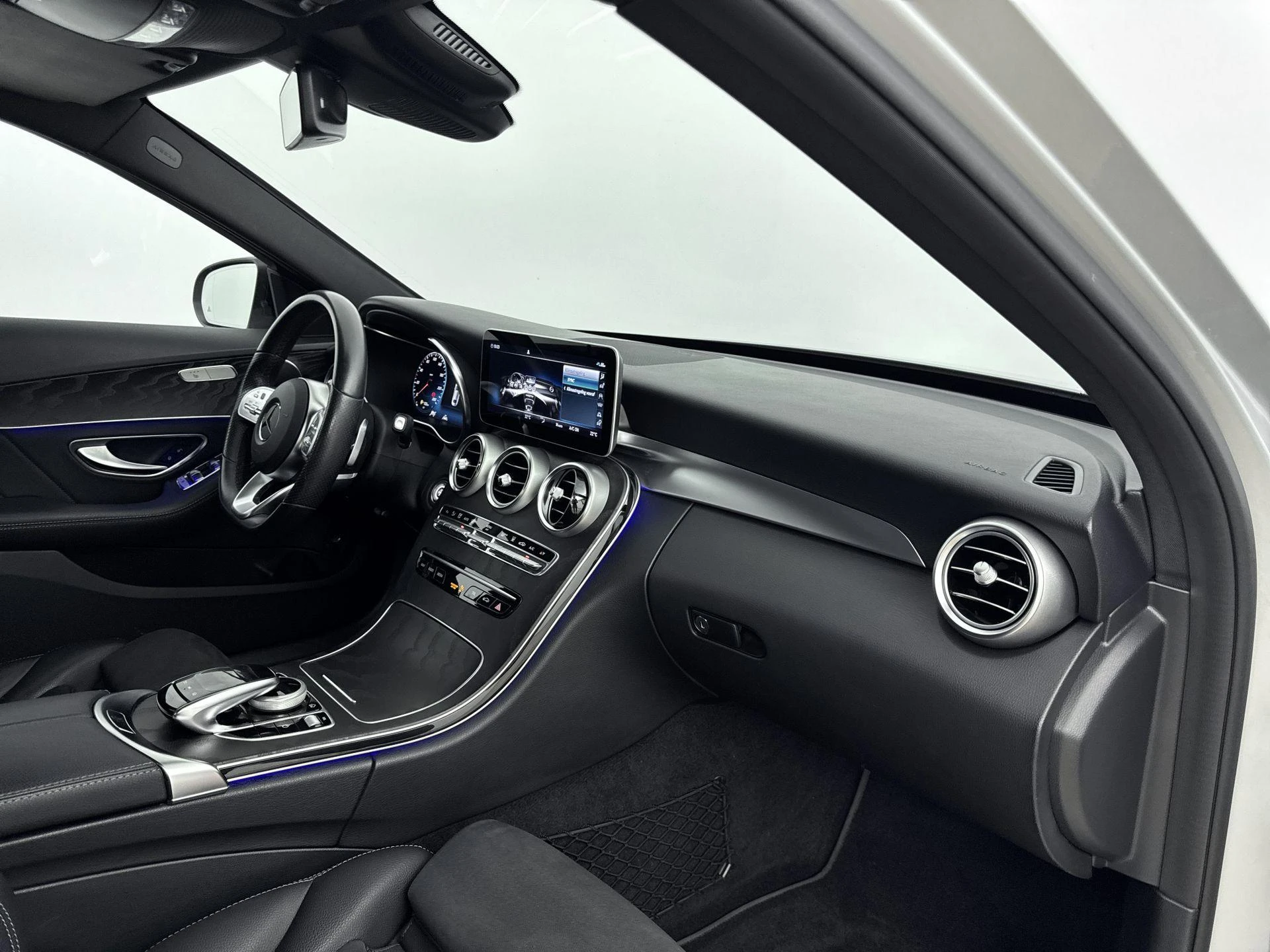 Mercedes-Benz-C-Klasse-image-17