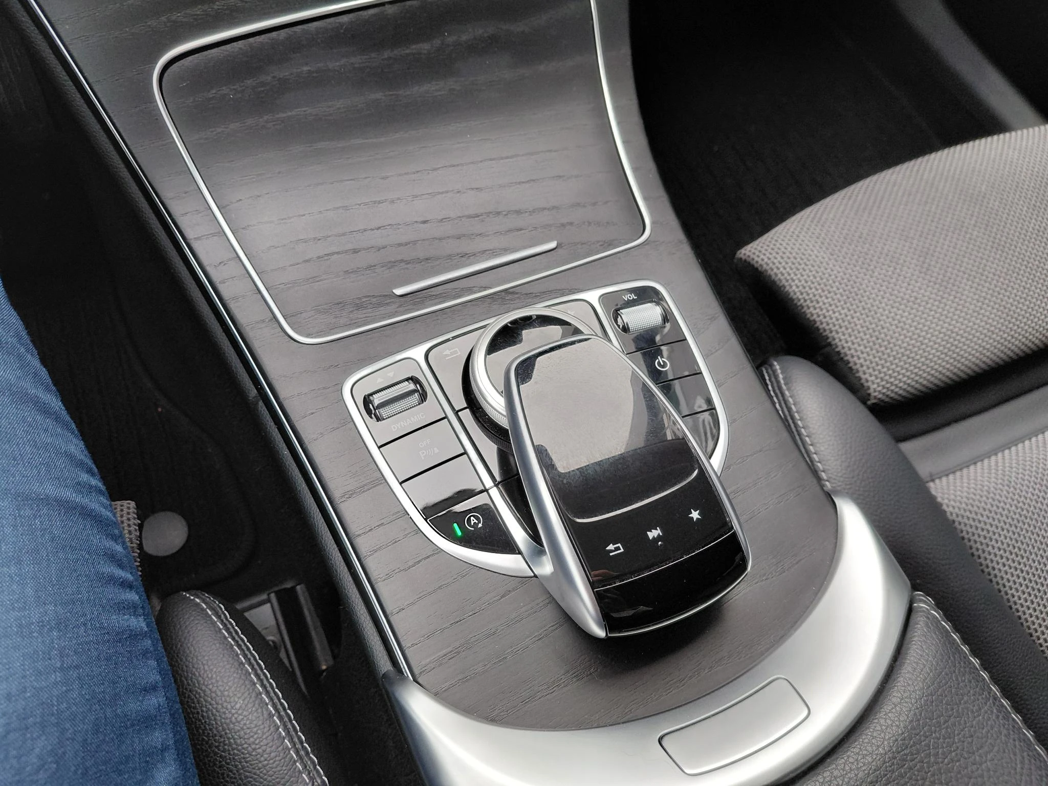 Mercedes-Benz-C-Klasse-image-14