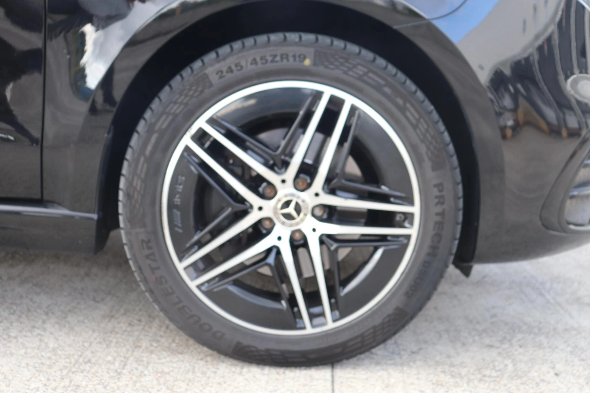 Mercedes-Benz-V-Klasse-image-9