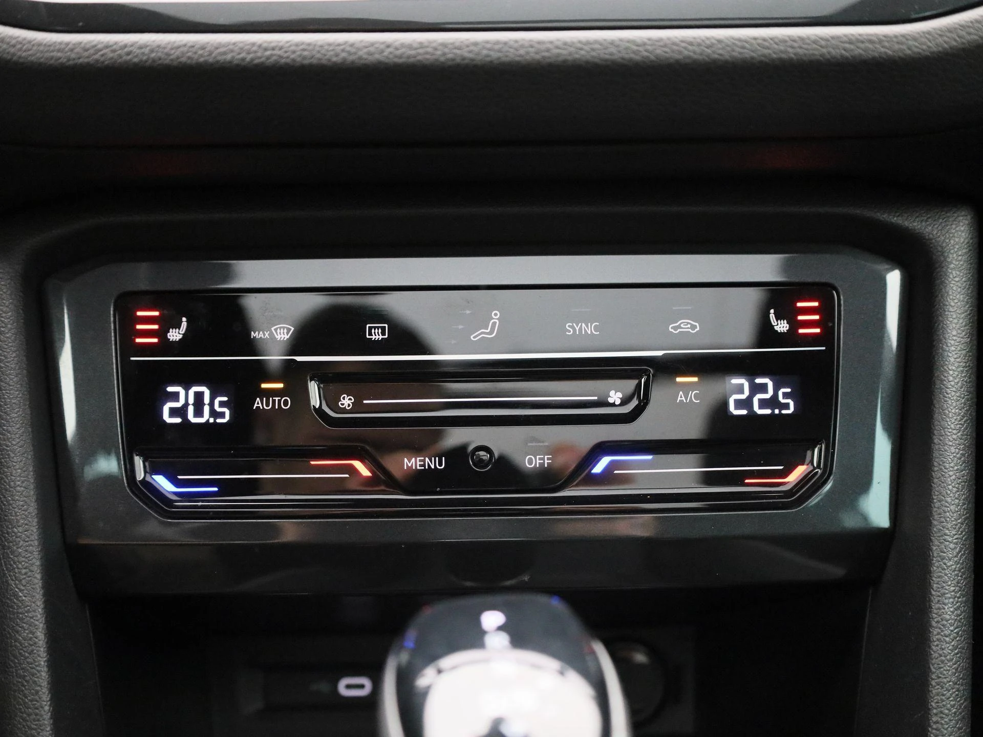 Volkswagen-Tiguan-image-17