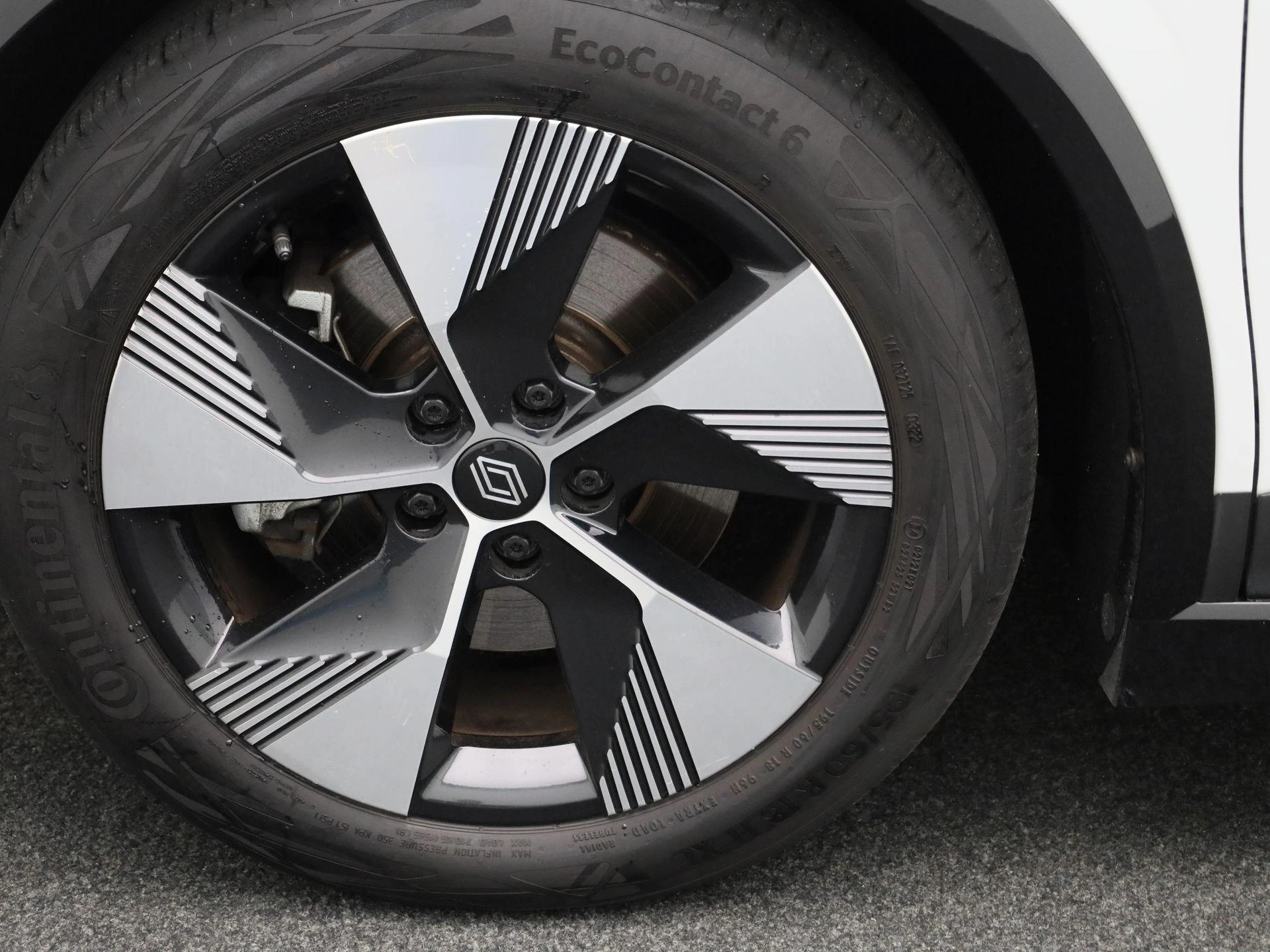 Renault-Megane E-Tech-image-12
