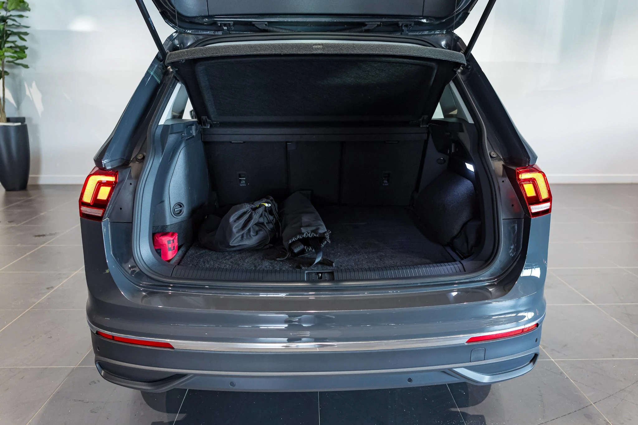 Volkswagen-Tiguan-image-13