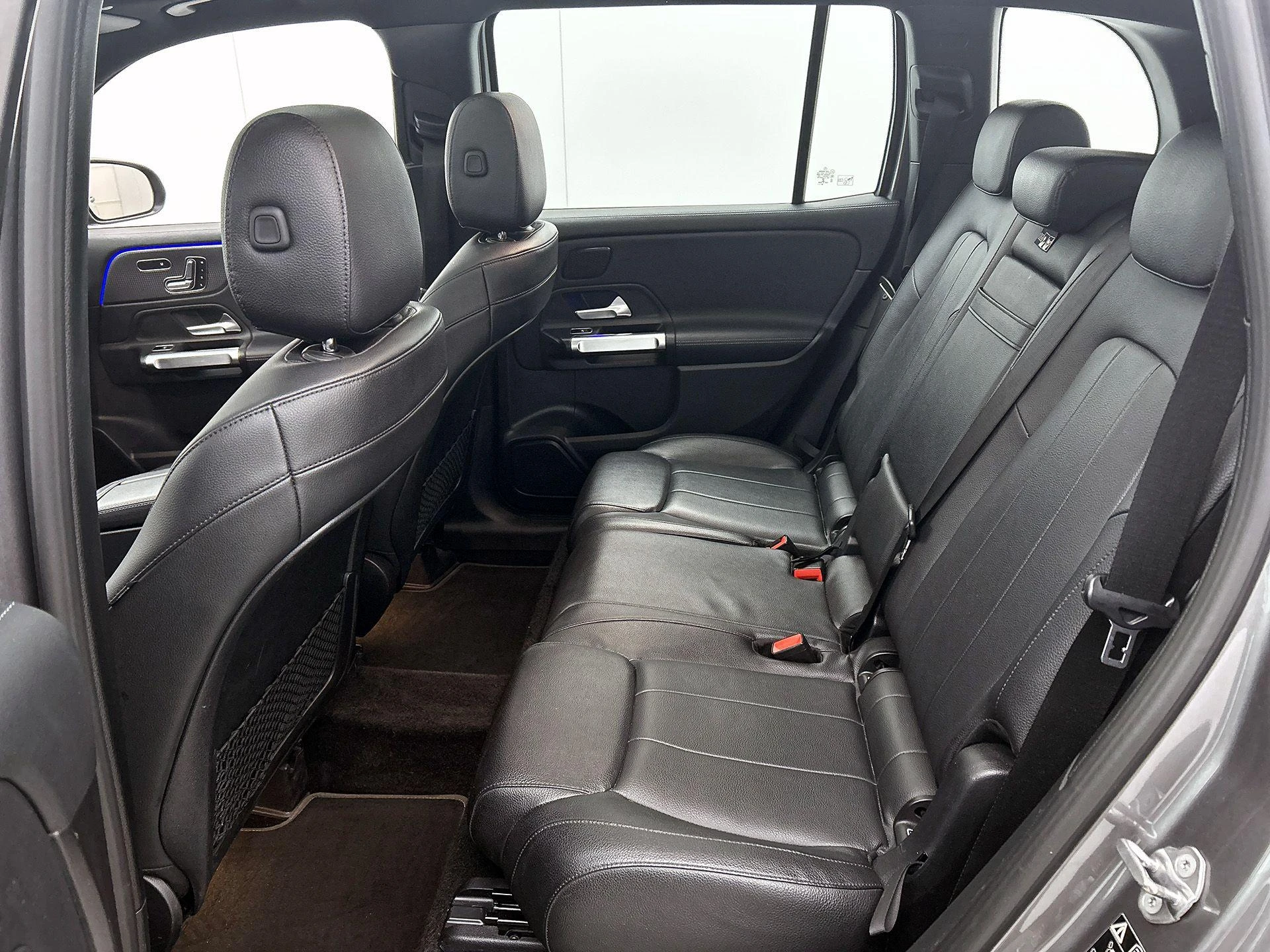 Mercedes-Benz-GLB-image-28