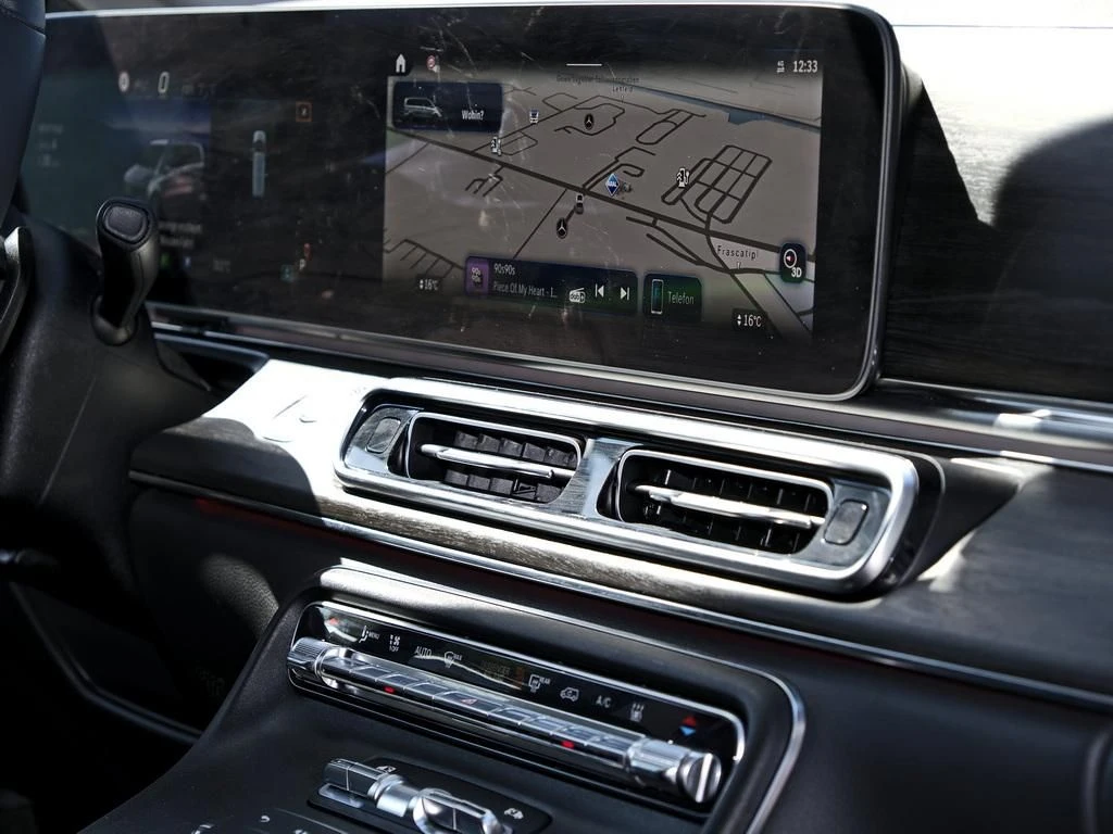 Mercedes-Benz-EQV 300-image-11