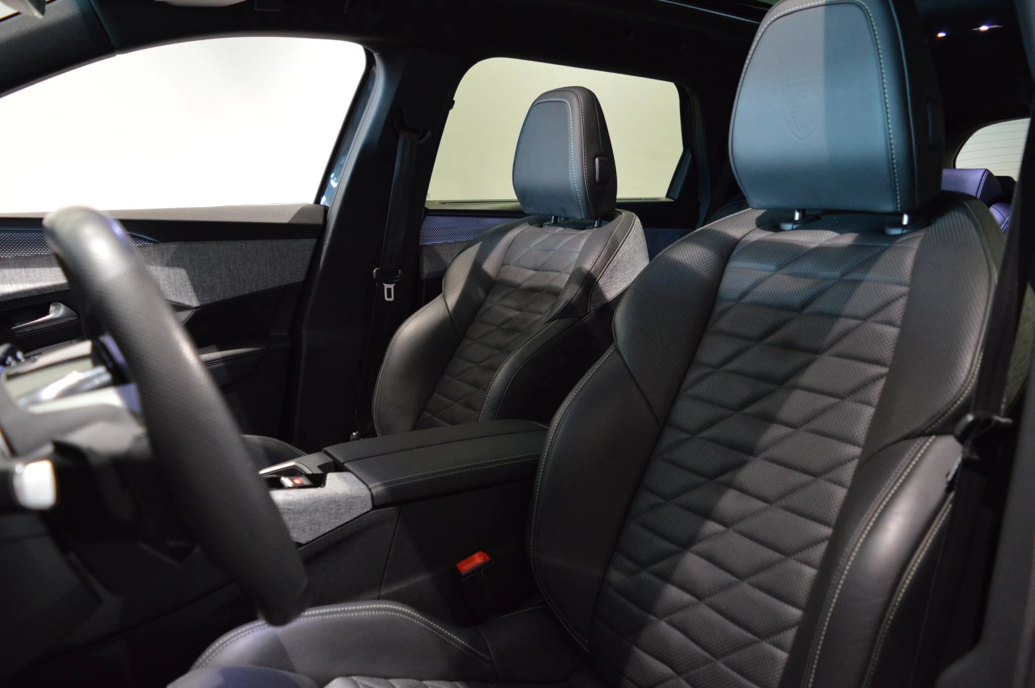 Peugeot-e-5008-image-7