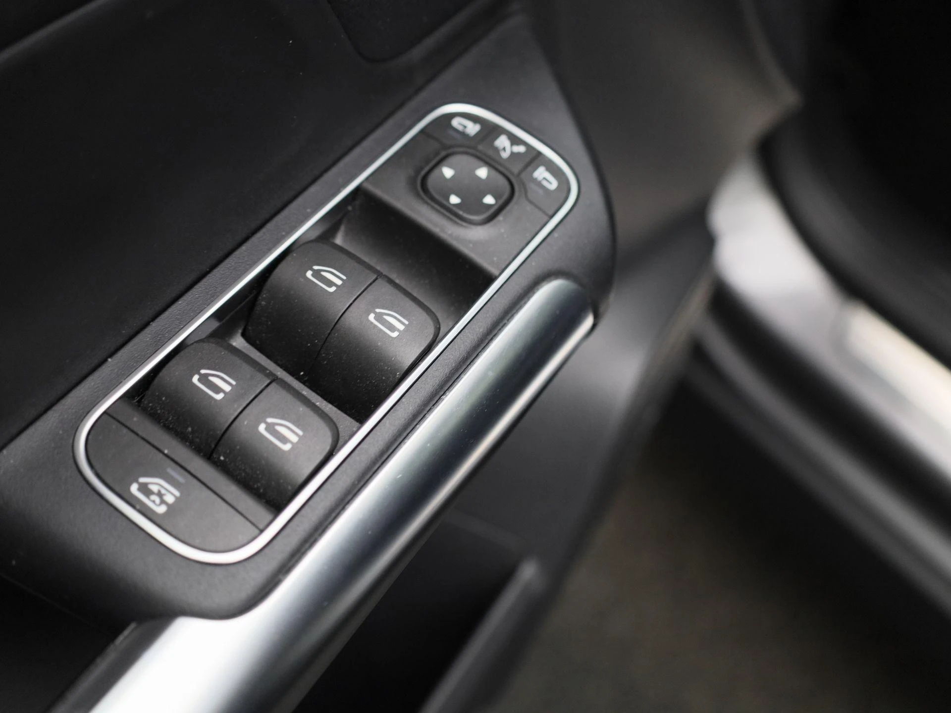 Mercedes-Benz-GLA-image-34