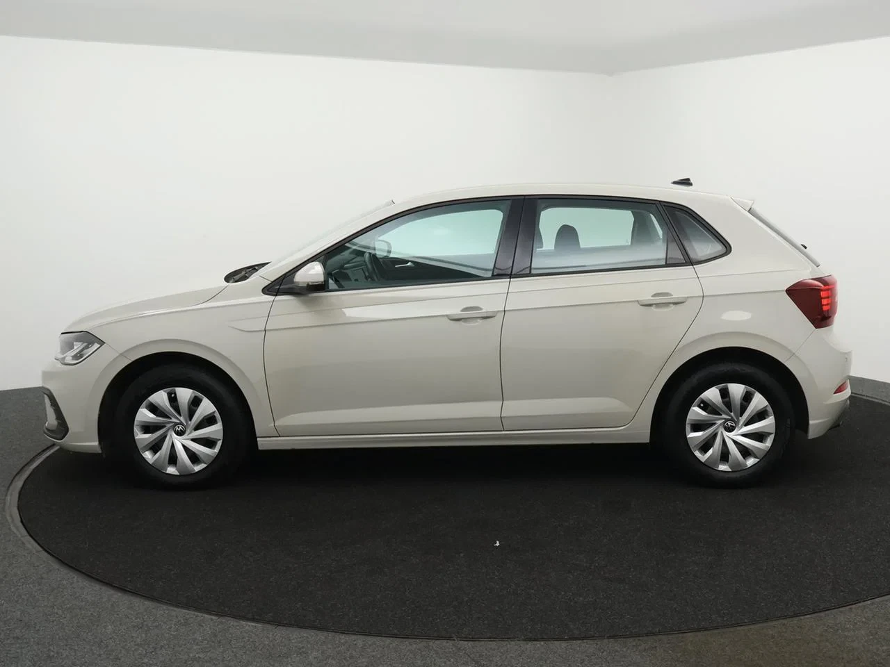 Volkswagen-Polo-image-9
