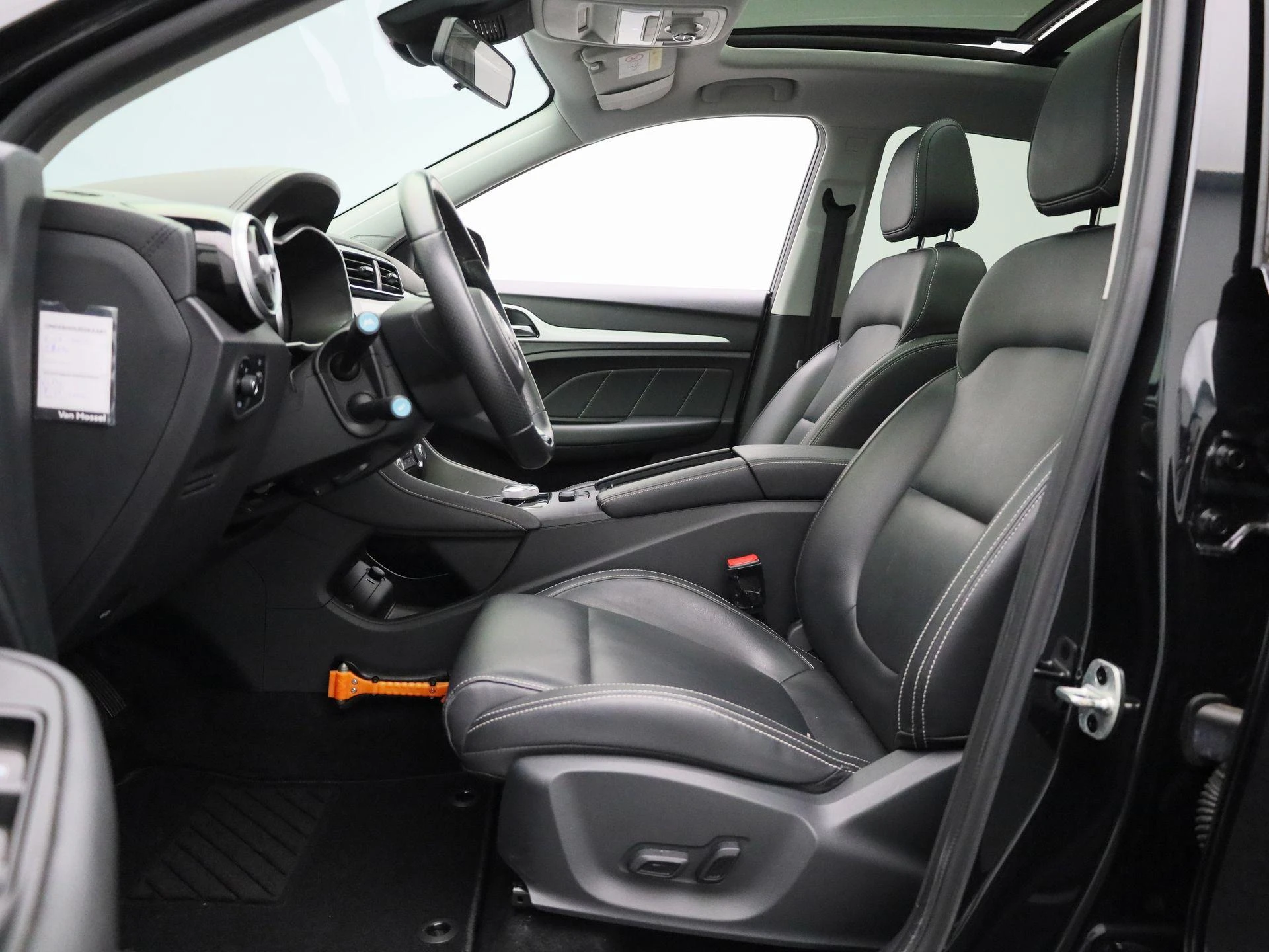 MG-ZS EV-image-10