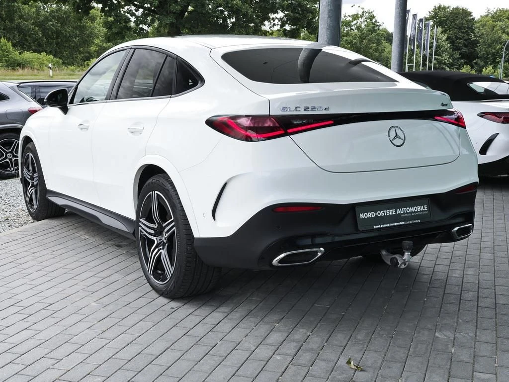 Mercedes-Benz-GLC 220 d-image-5