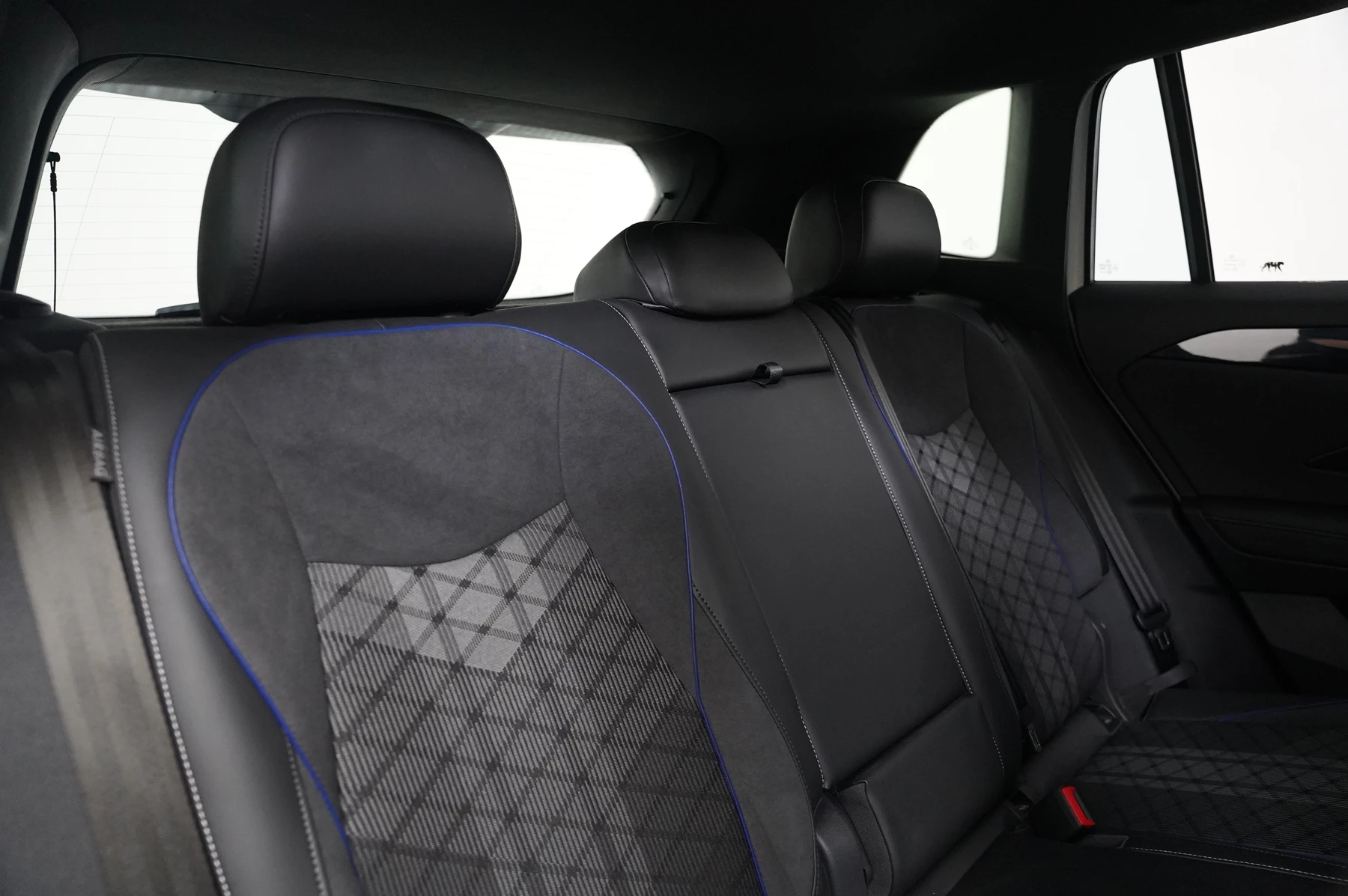 Volkswagen-Tiguan-image-26