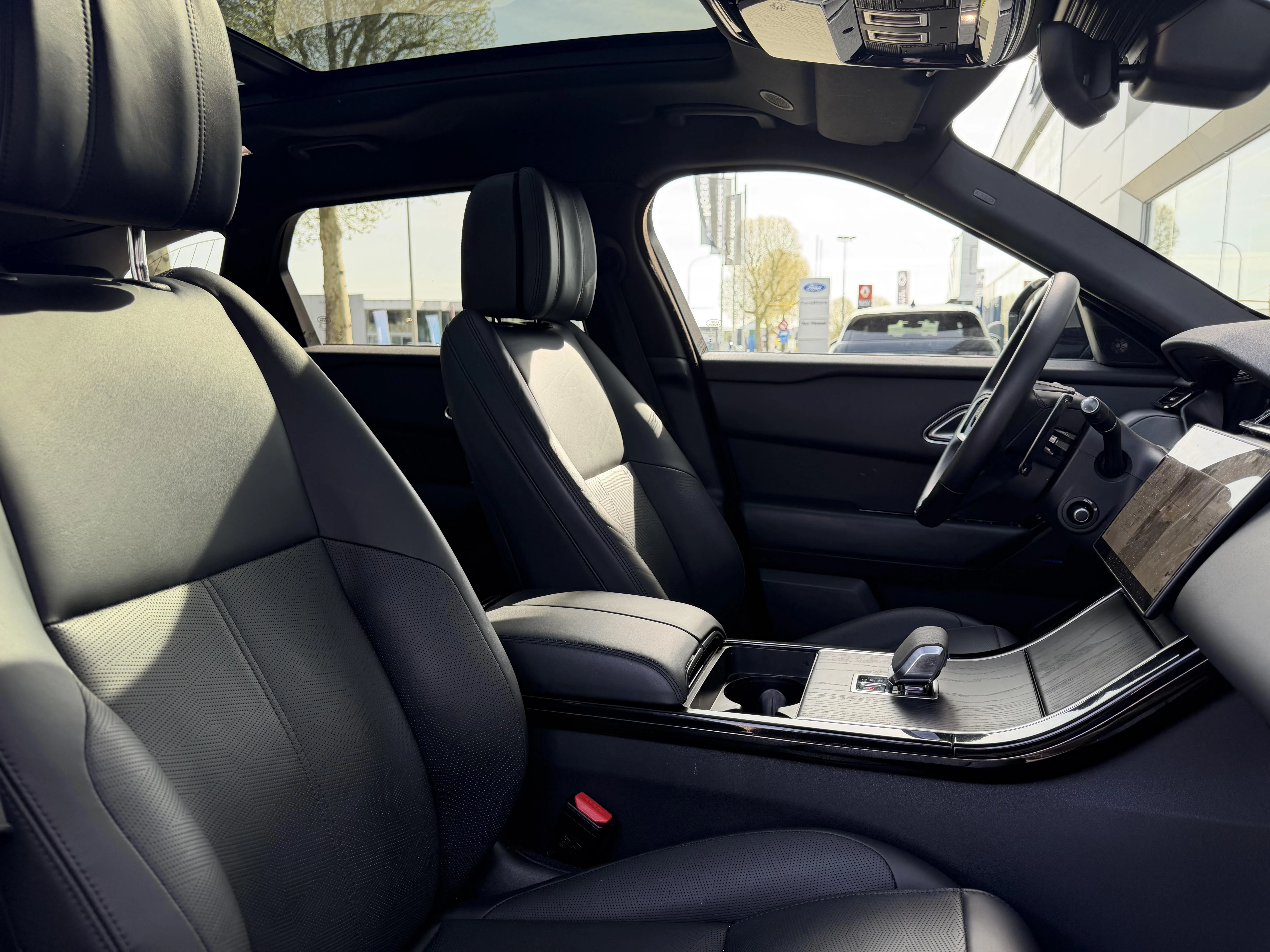 Land Rover-Range Rover Velar-image-10