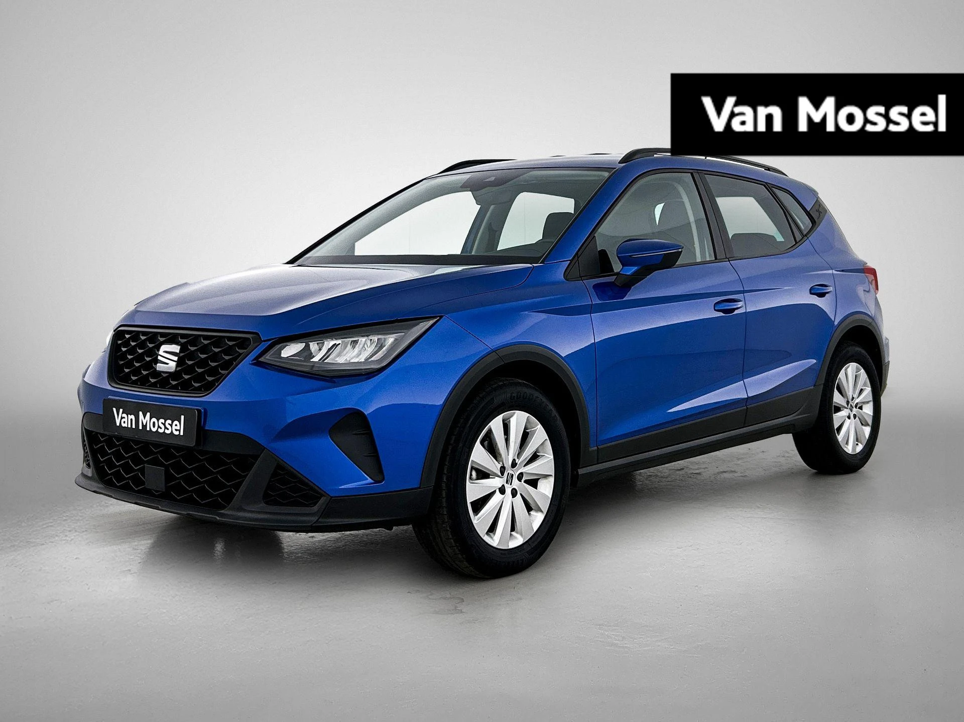 SEAT-Arona-image-0