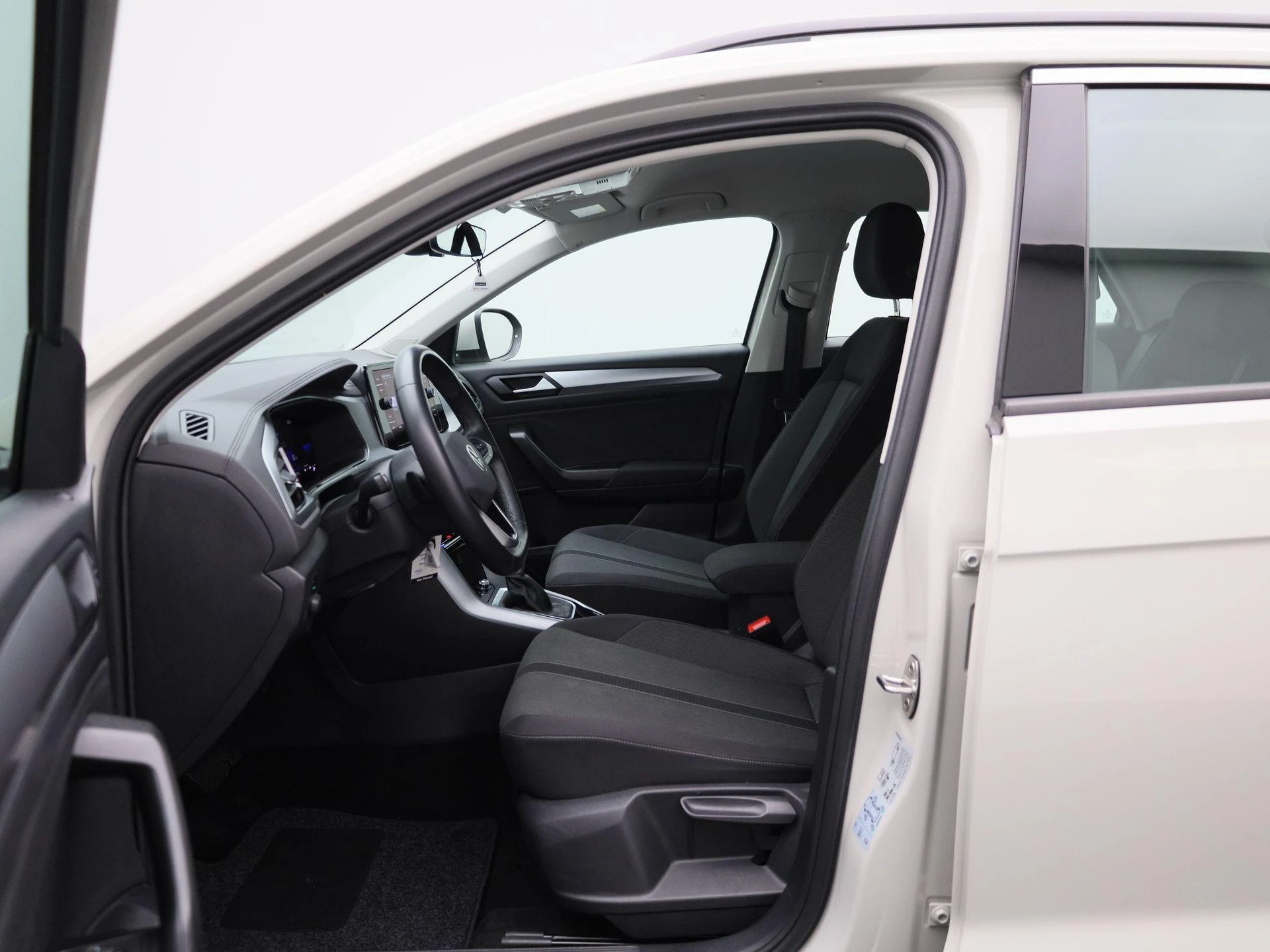 Volkswagen-T-Roc-image-8