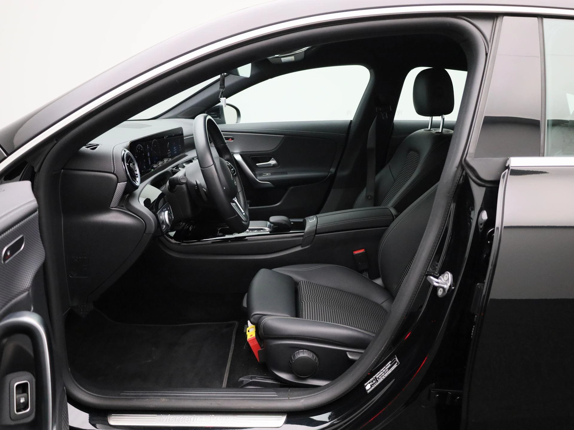 Mercedes-Benz-CLA-image-8
