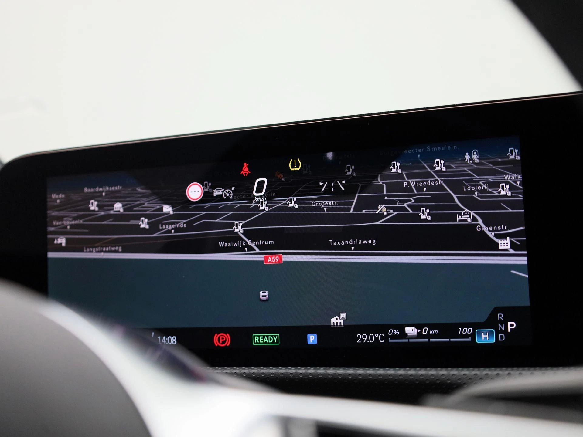 Mercedes-Benz-CLA-image-25