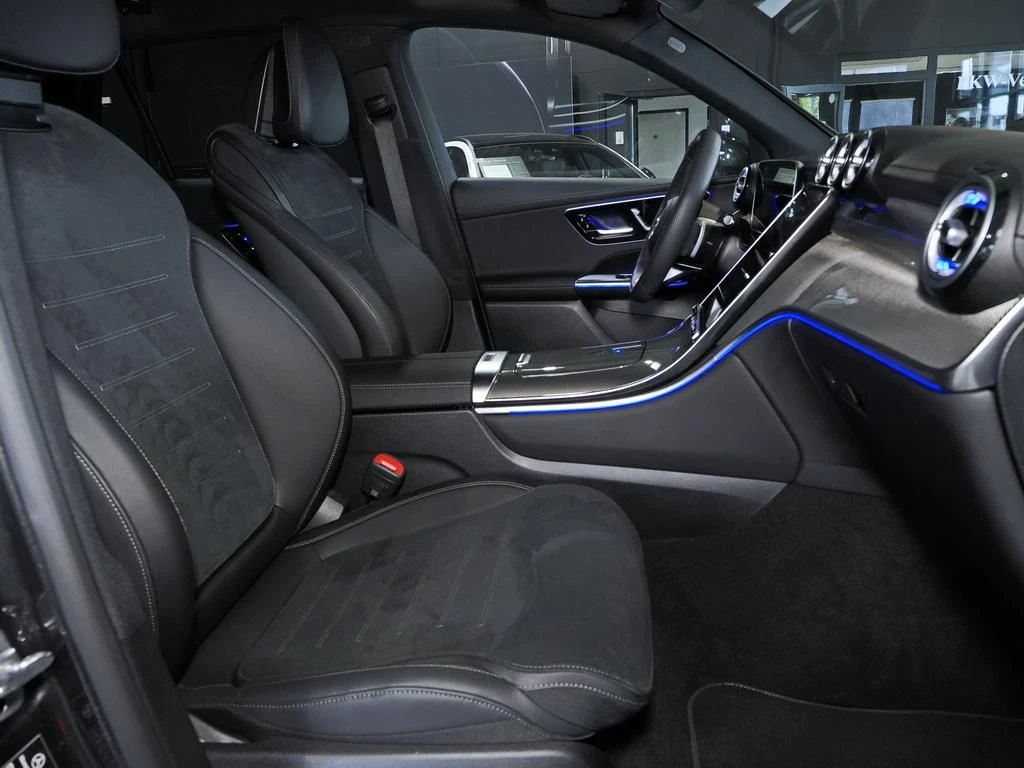Mercedes-Benz-GLC 300 d-image-13
