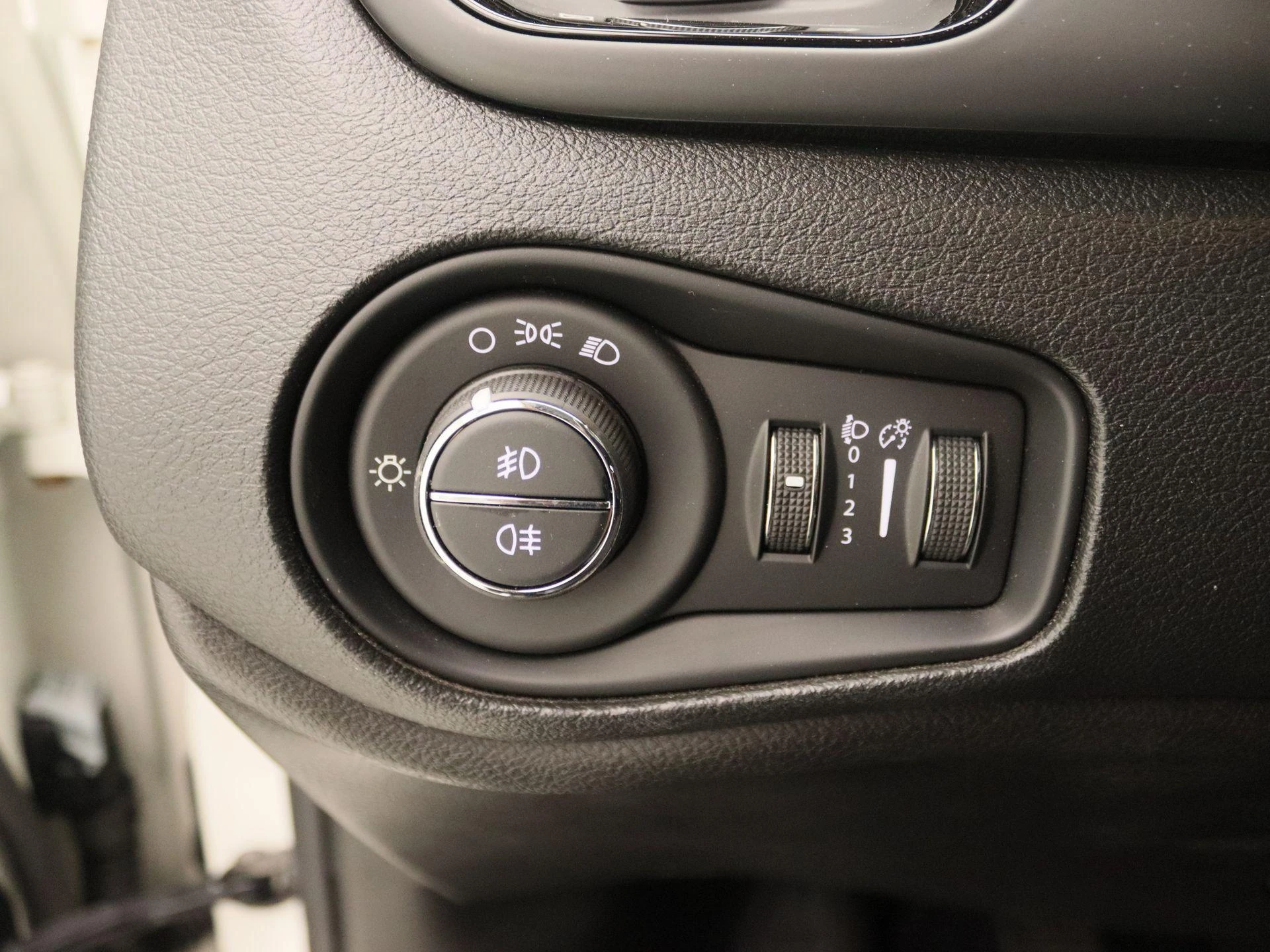 Jeep-Renegade-image-16