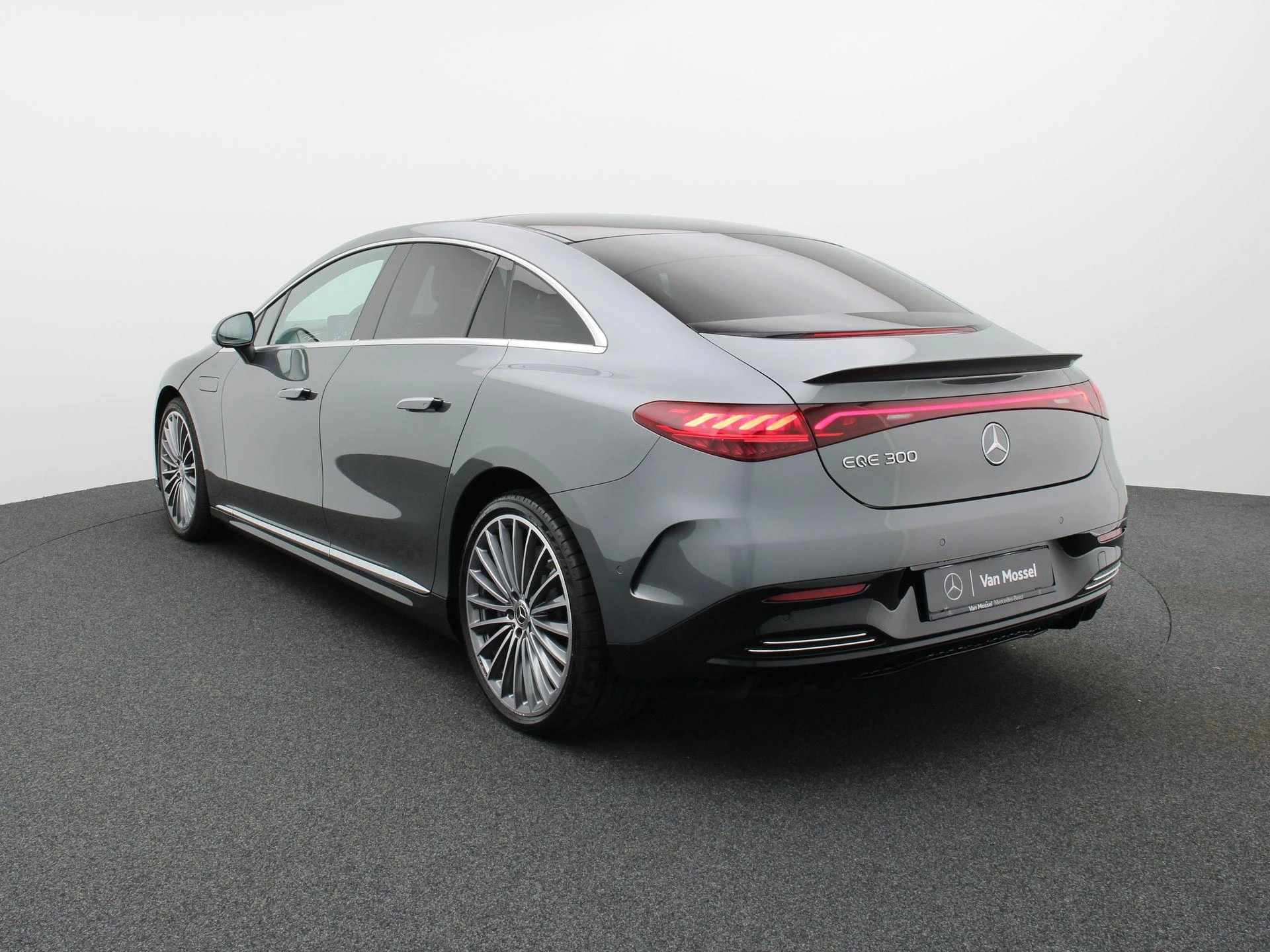 Mercedes-Benz-EQE-image-1