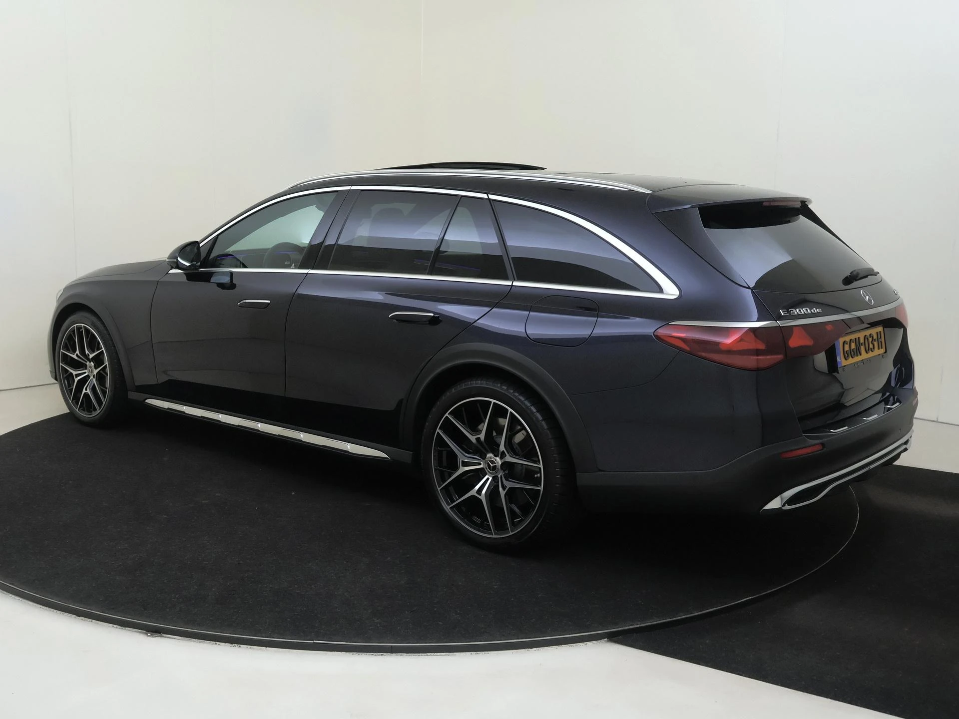 Mercedes-Benz-E-Klasse-image-2