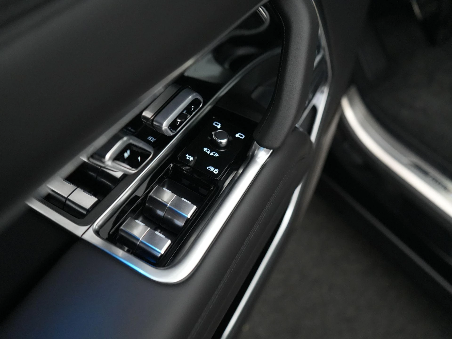 Land Rover-Range Rover-image-39