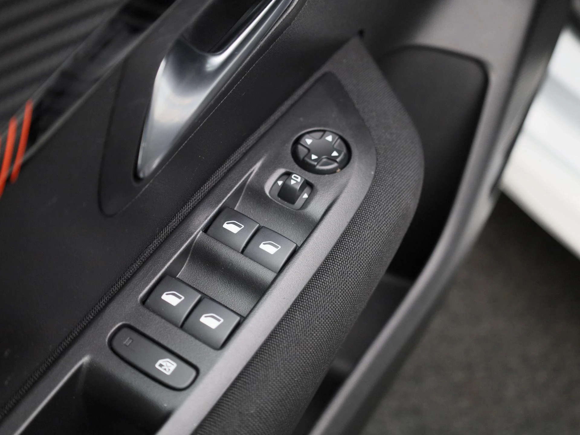 Peugeot-208-image-31