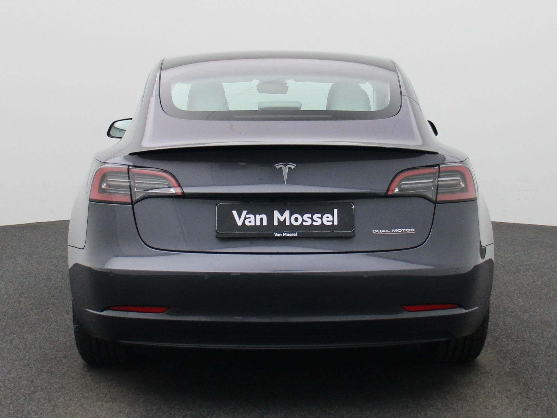 Tesla-Model 3-image-4