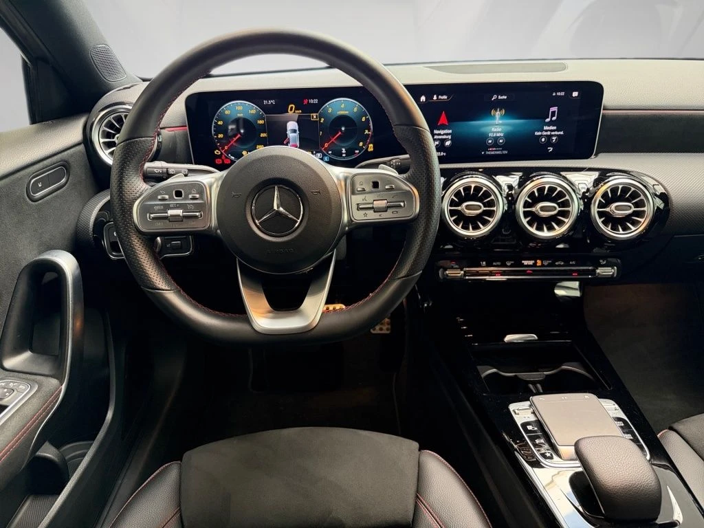 Mercedes-Benz-A-Klasse 250-image-9