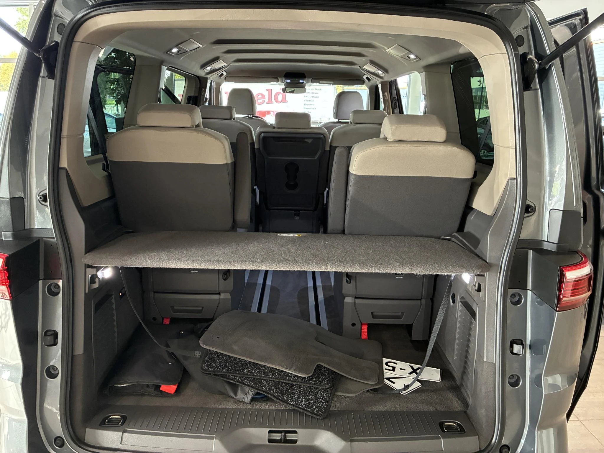 Volkswagen-Multivan-image-11