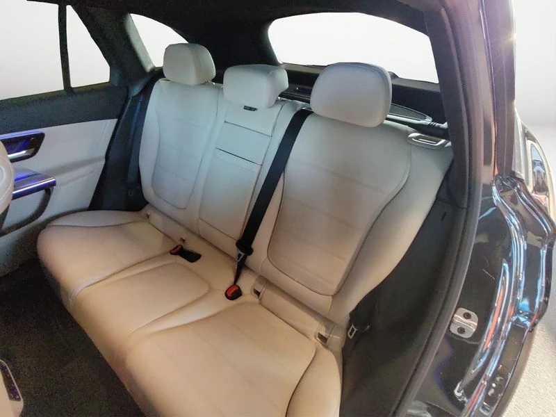 Mercedes-Benz-GLC 300 de-image-18