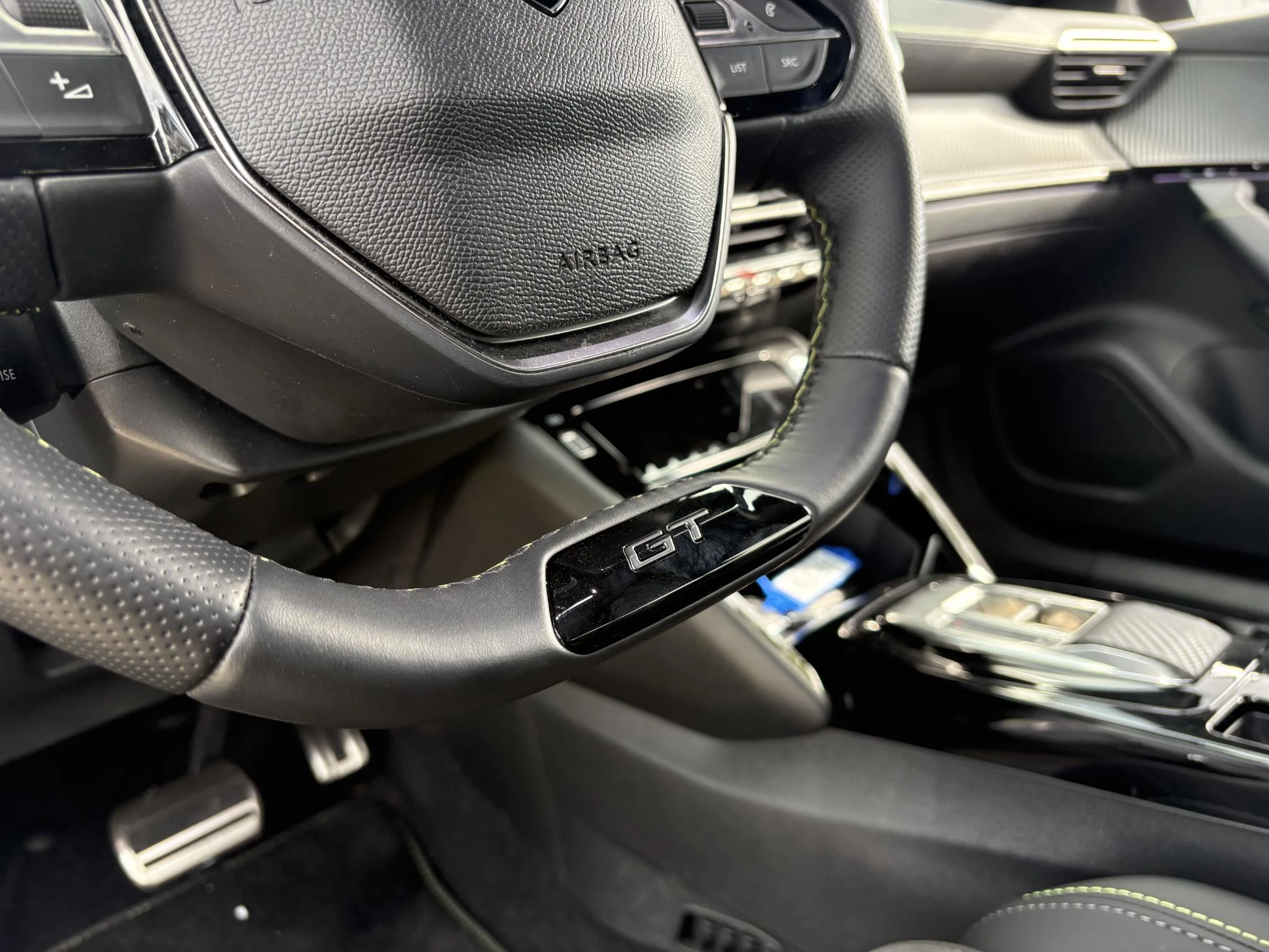 Peugeot 2008 1.2 Hybrid 136 GT