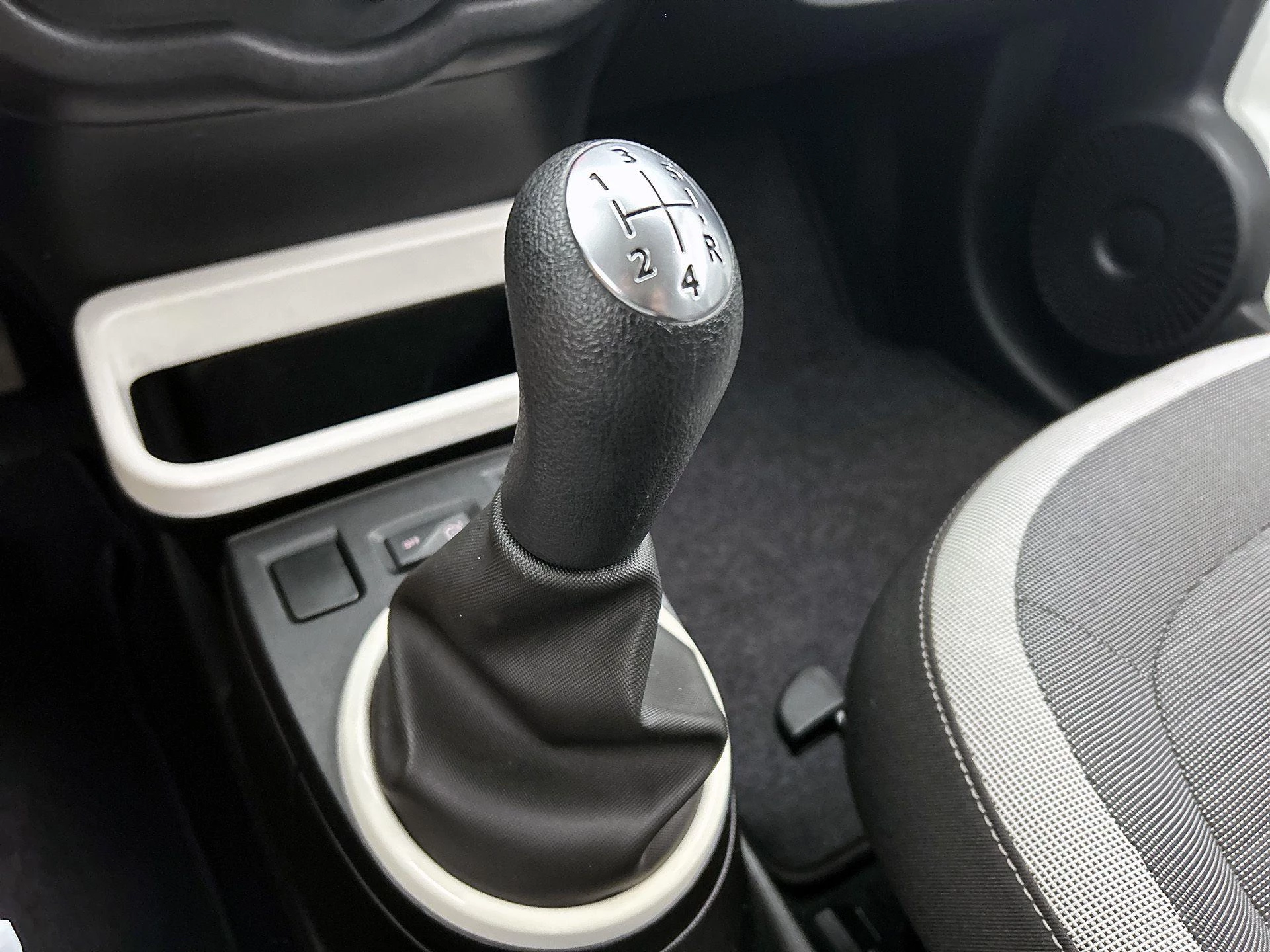 Renault-Twingo-image-13