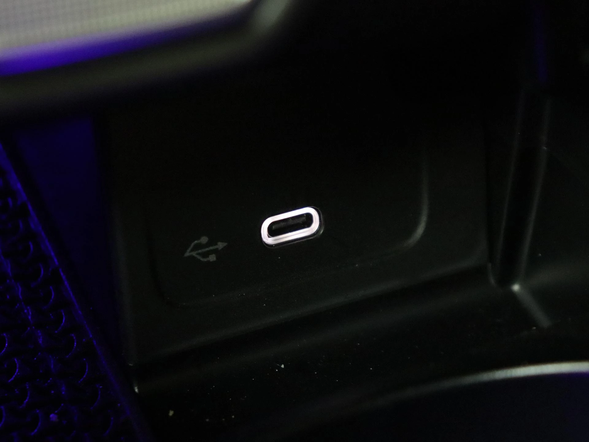 Mercedes-Benz-C-Klasse-image-25