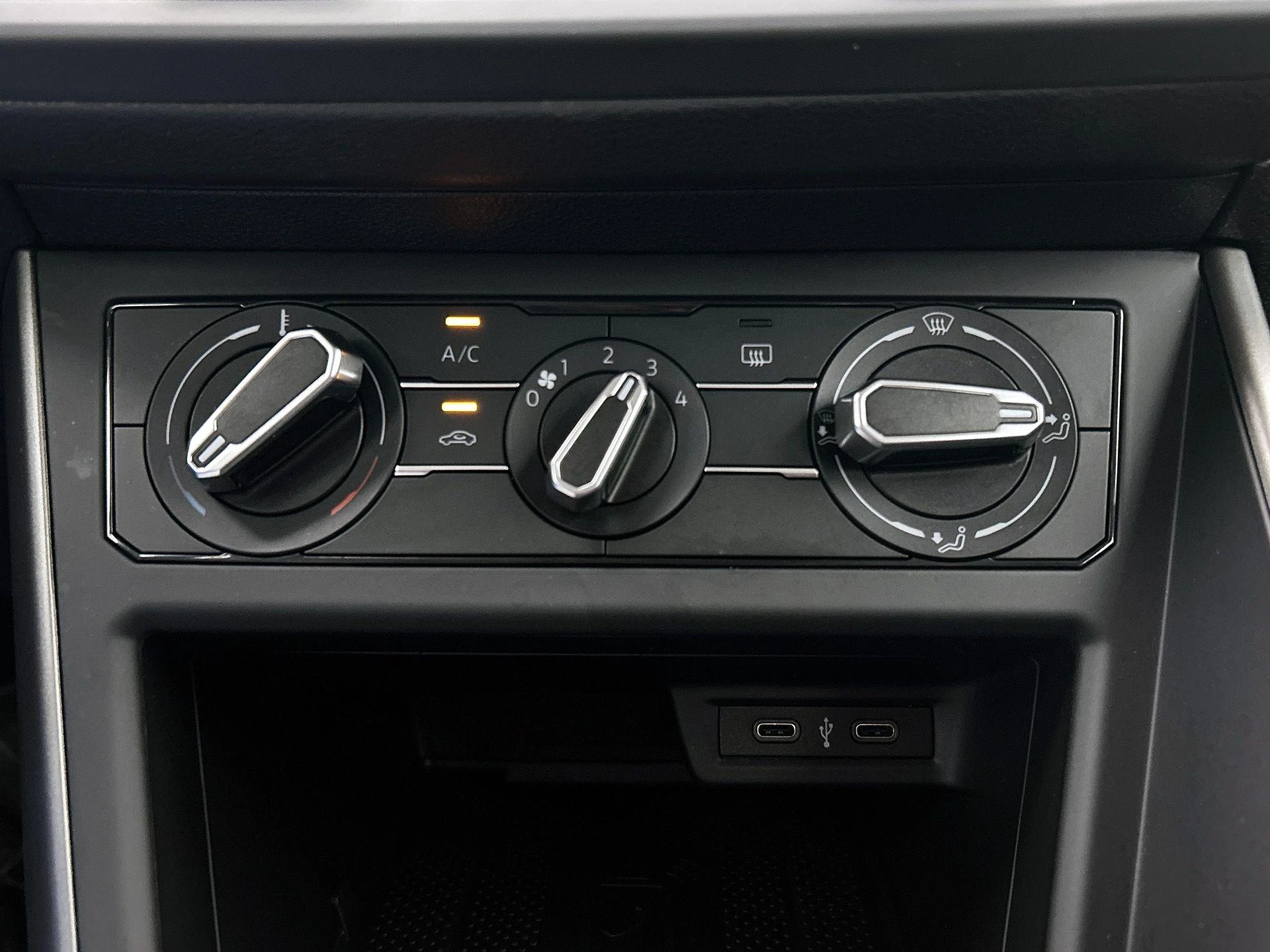 Volkswagen-Polo-image-22