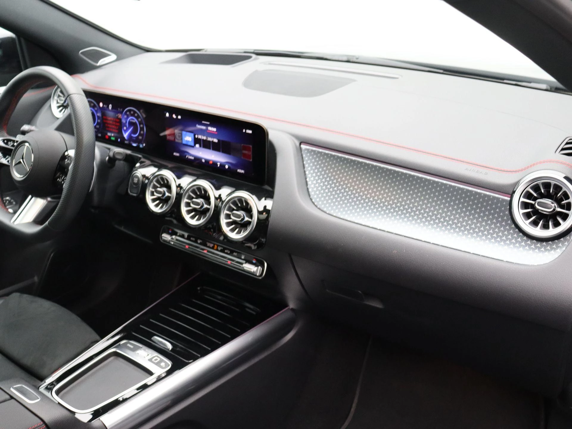 Mercedes-Benz EQA 250+ STAR EDITION + AMG + PANO DAK + BURMESTER + TREKHAAK + HEAD UP