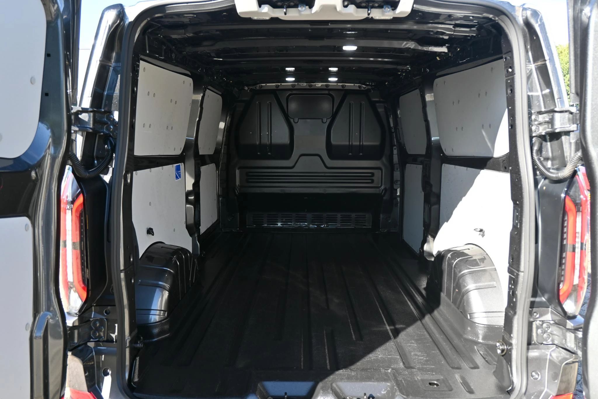 Ford-E-Transit-image-30