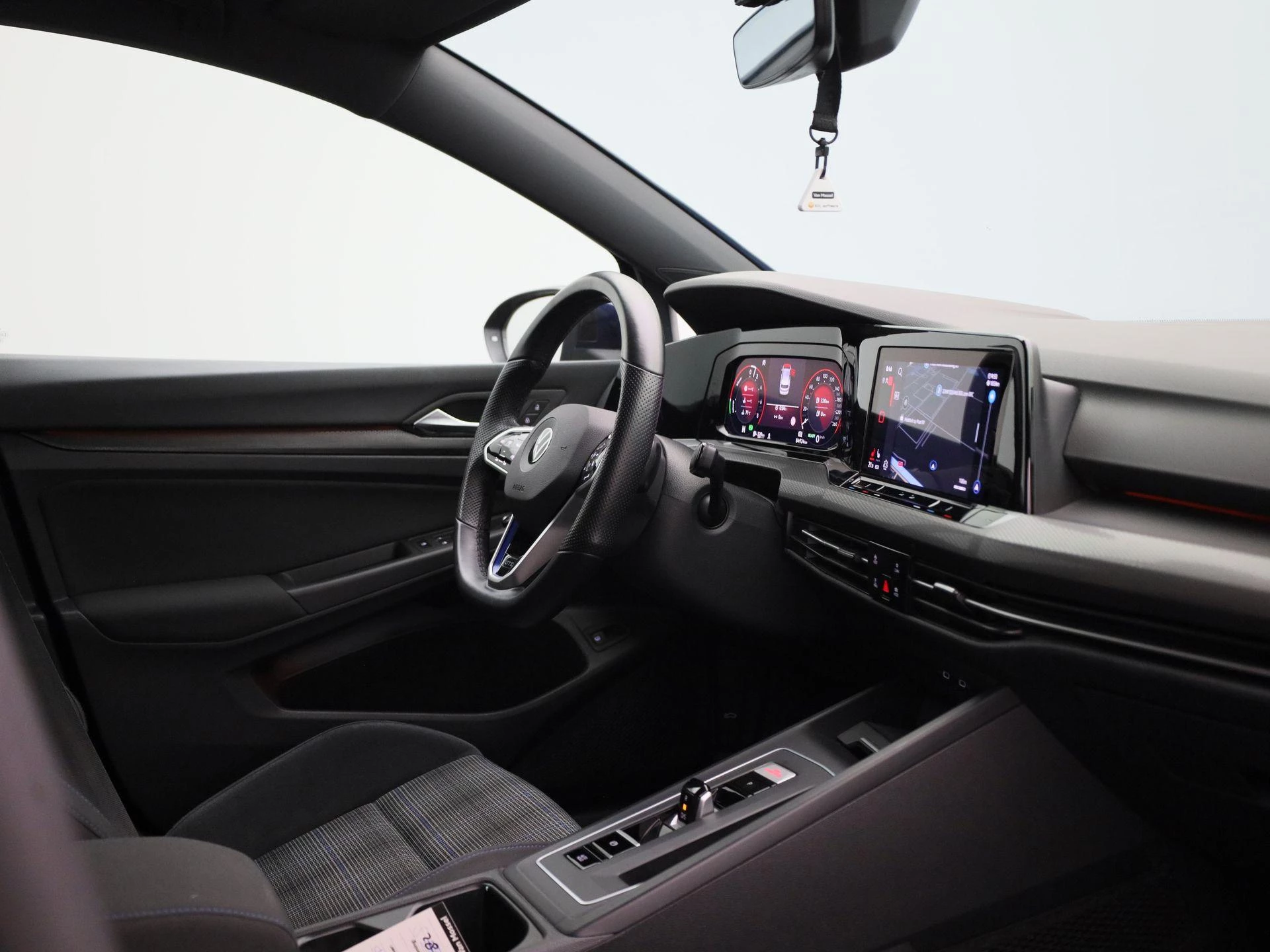 Volkswagen-Golf-image-32