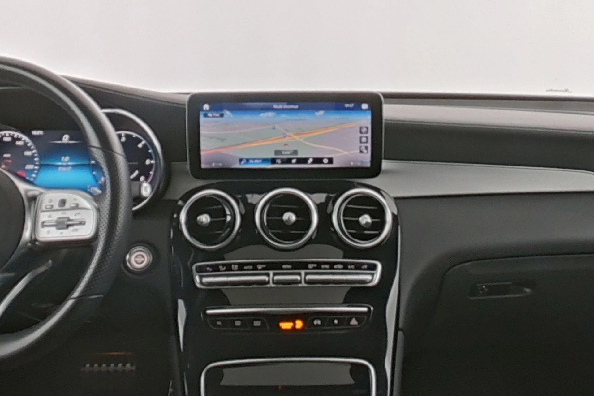 Mercedes-Benz-GLC-image-14