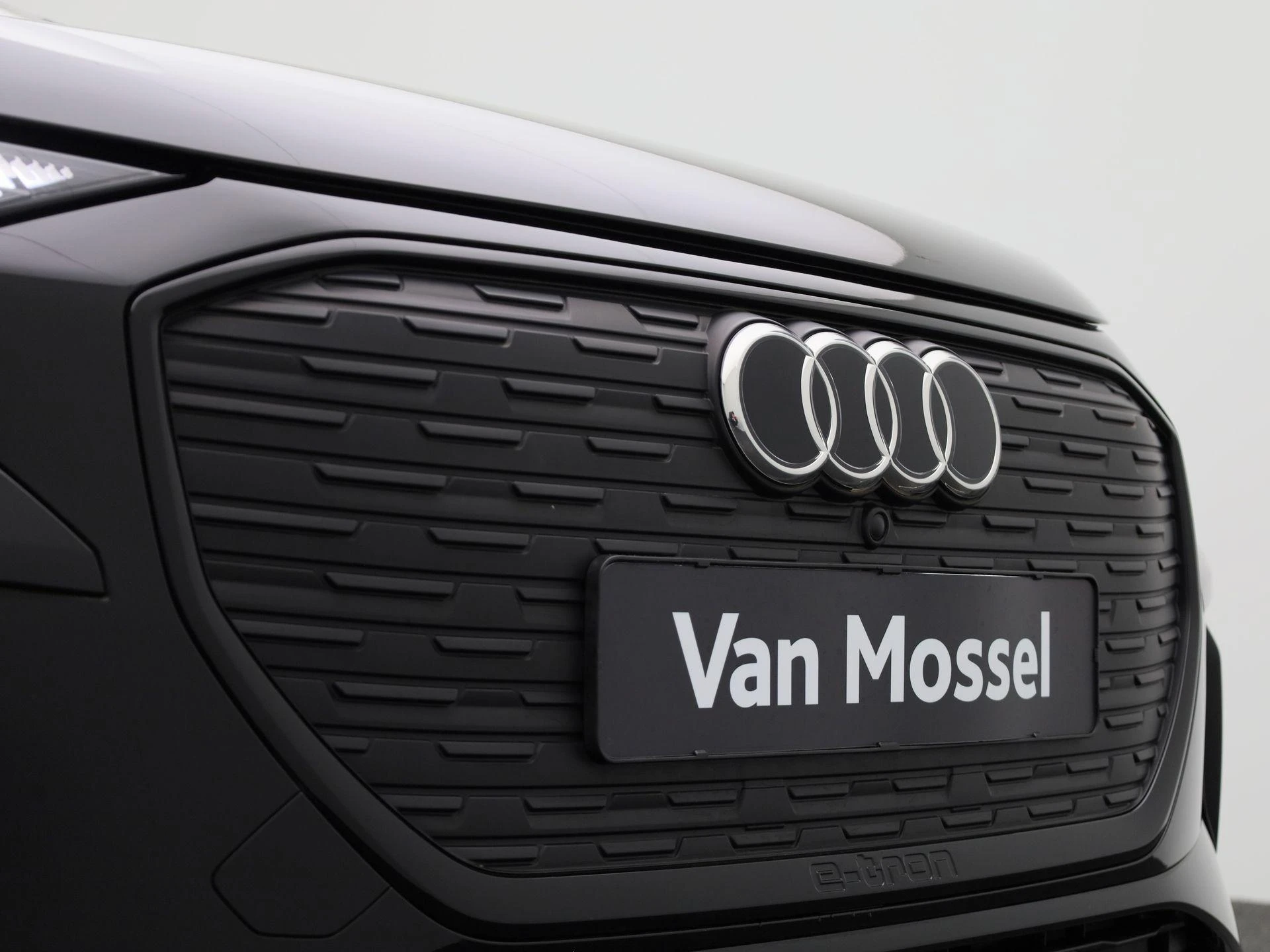 Audi-Q4 e-tron-image-12
