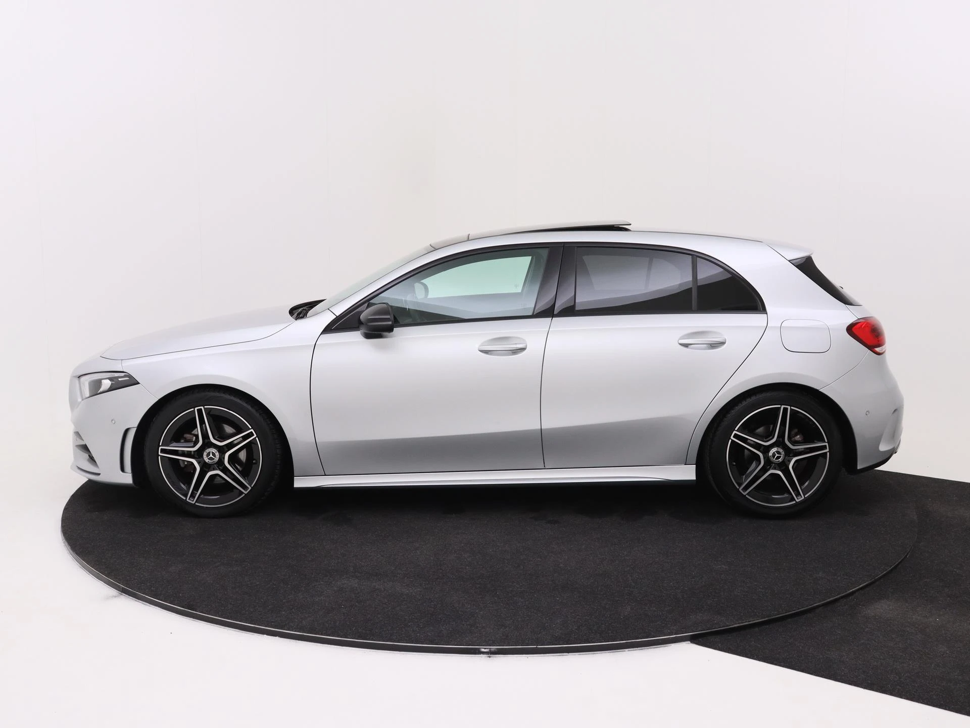 Mercedes-Benz-A-Klasse-image-1