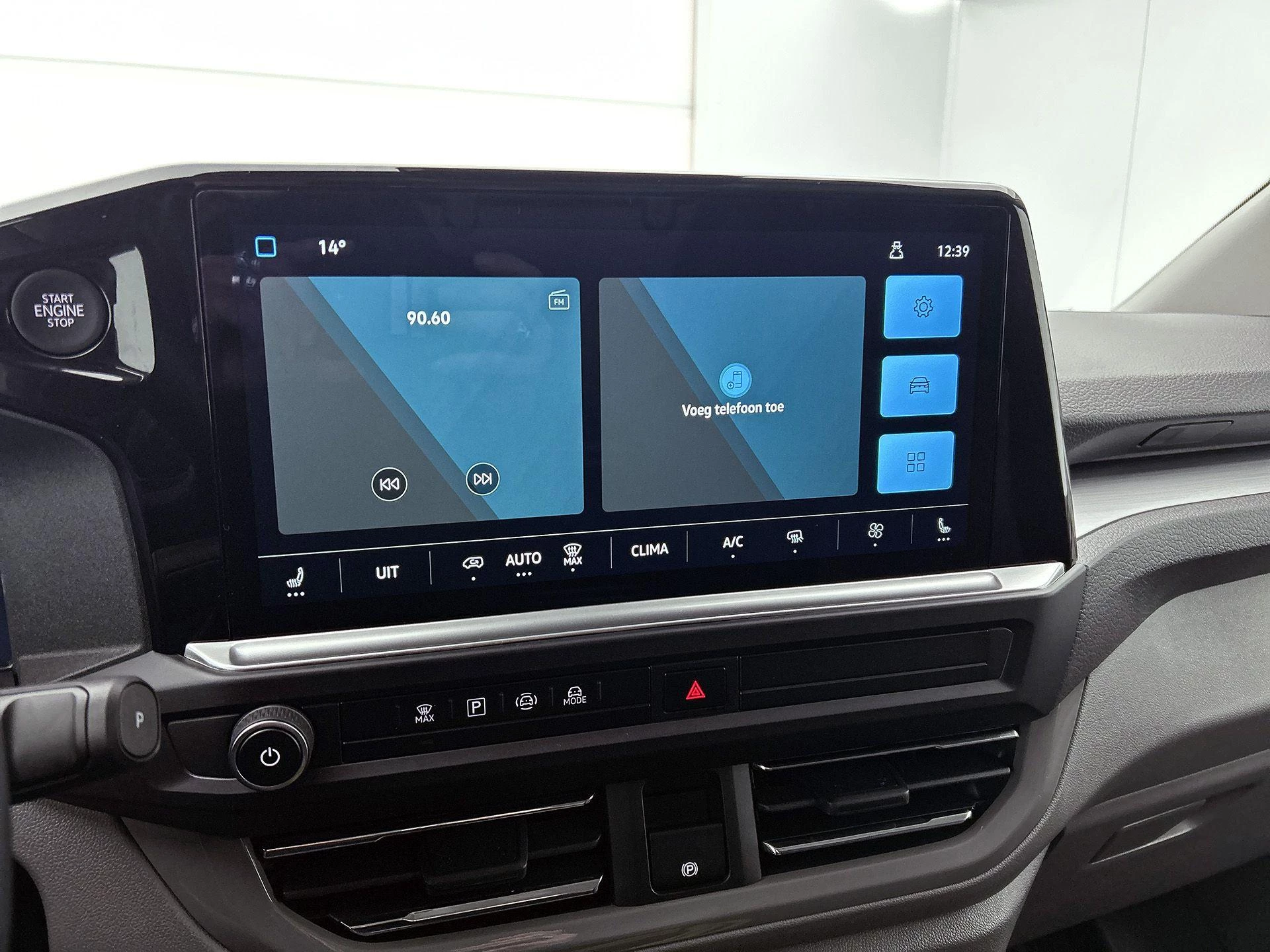 Volkswagen-e-Transporter-image-35