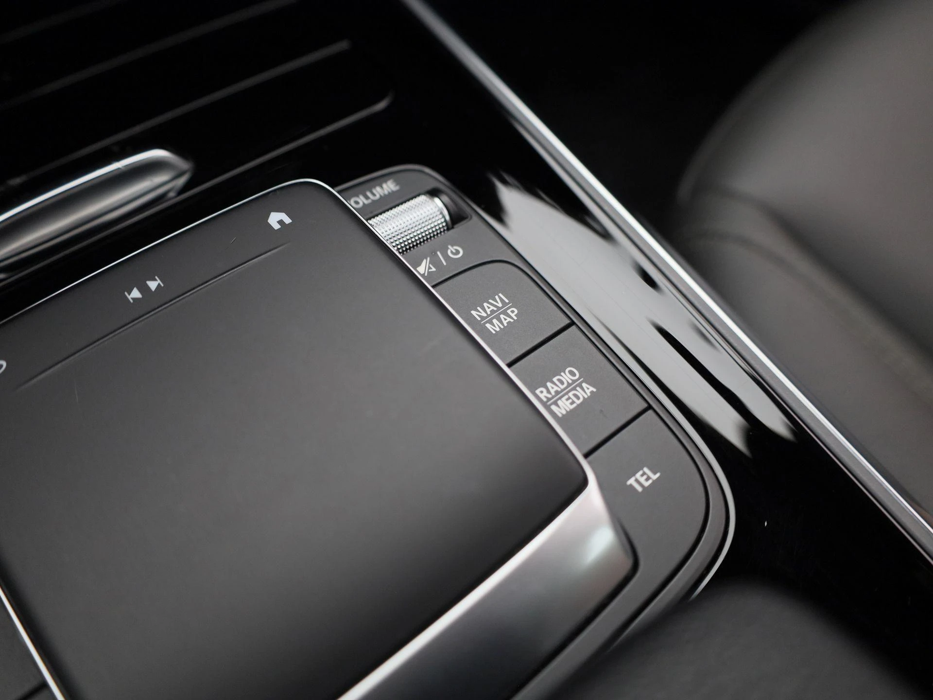 Mercedes-Benz-EQA-image-34