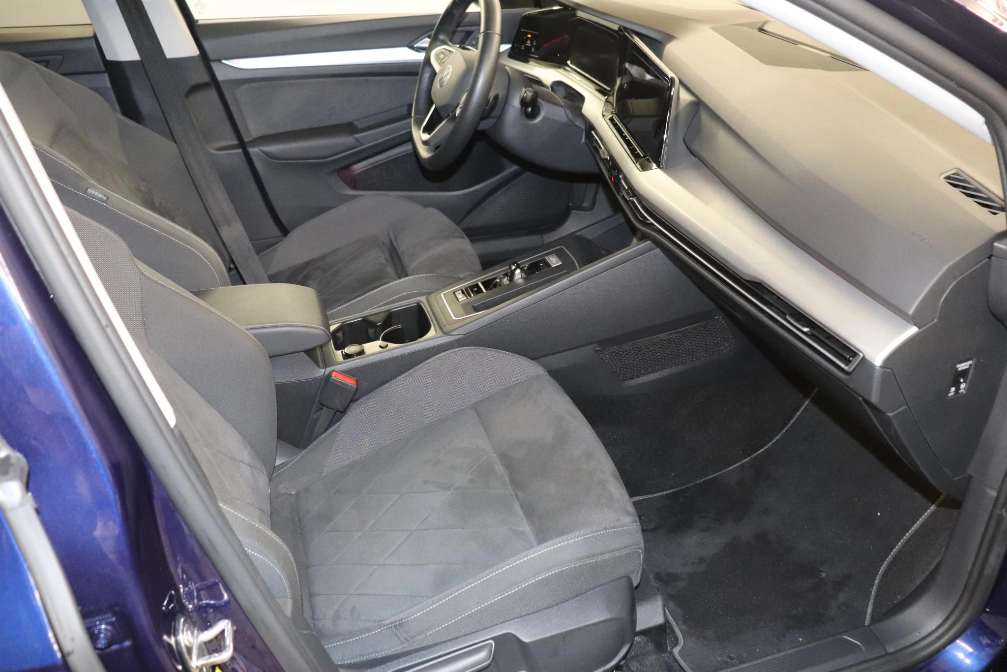Volkswagen-Golf-image-8