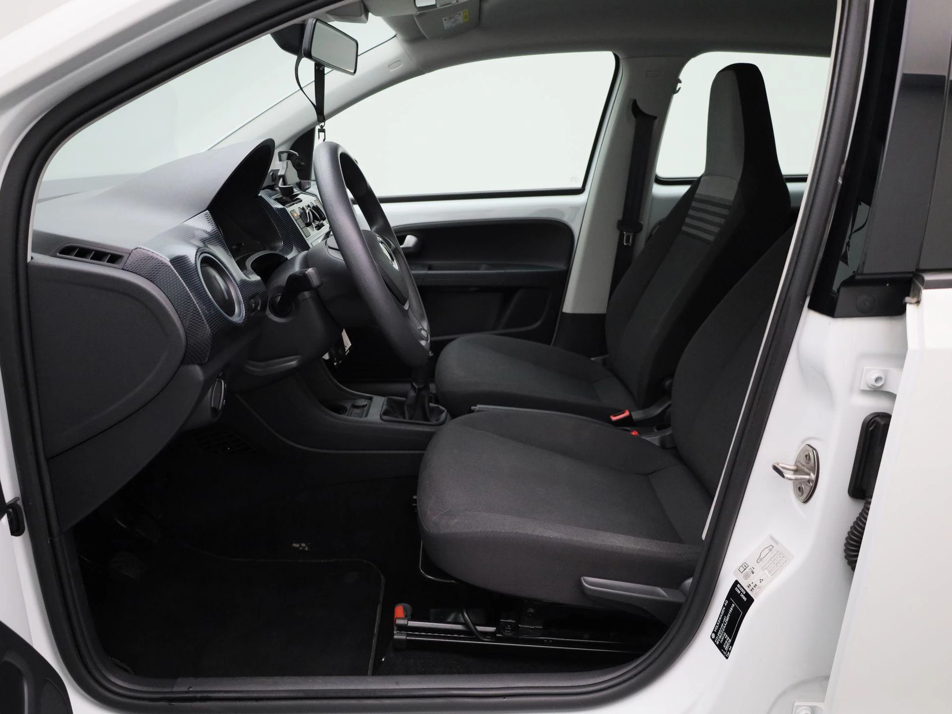 Volkswagen-up!-image-8